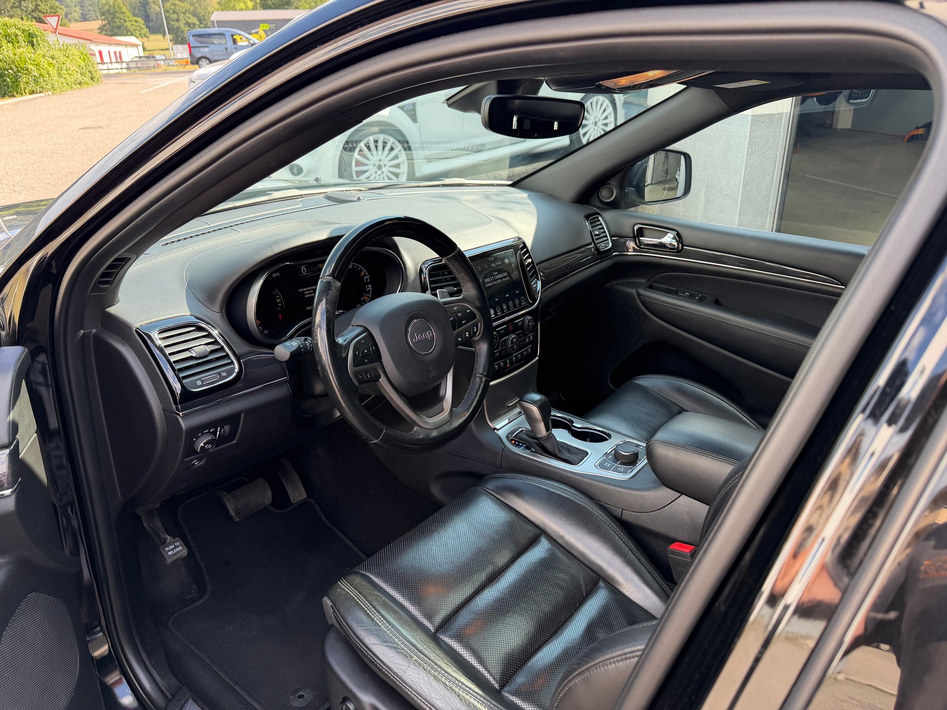 JEEP Grand Cherokee 3.0 CRD Overland Automatic-image-8