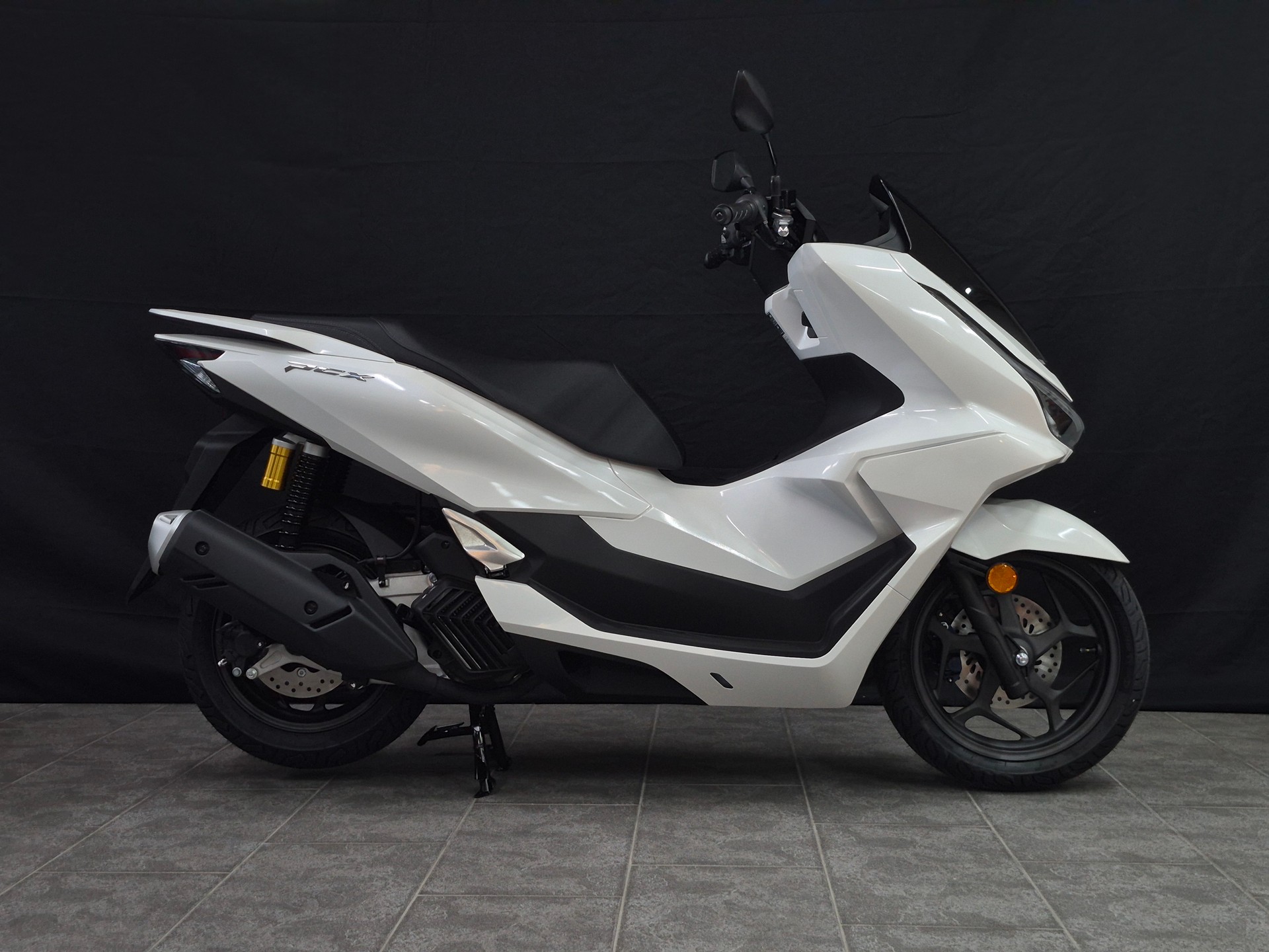 HONDA PCX 125 DX TFT. connectivity-showroom-element-3
