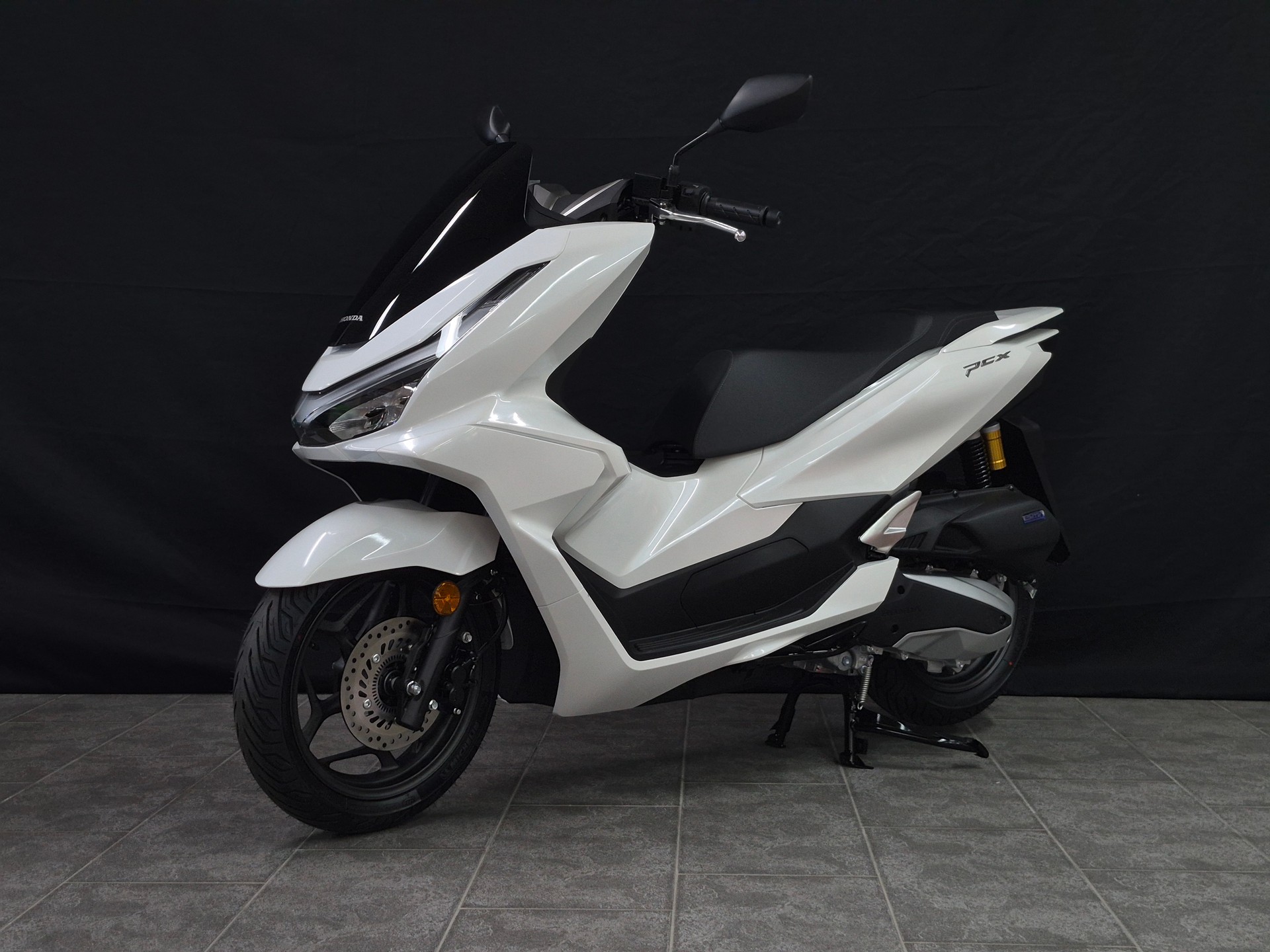 HONDA PCX 125 DX TFT. connectivity-showroom-element-2