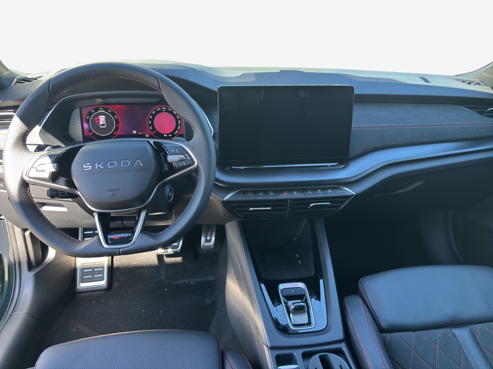 SKODA Octavia Combi 2.0 TSI DSG RS 30 Years Edition-image-8