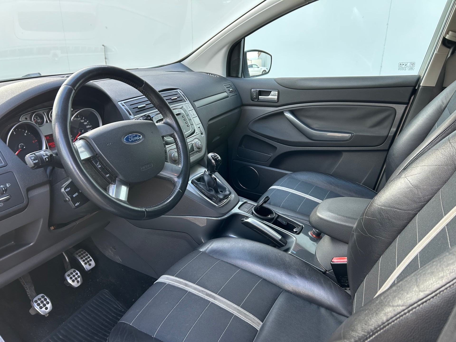 FORD Kuga 2.0 TDCi Titanium Executive 4WD-image-7