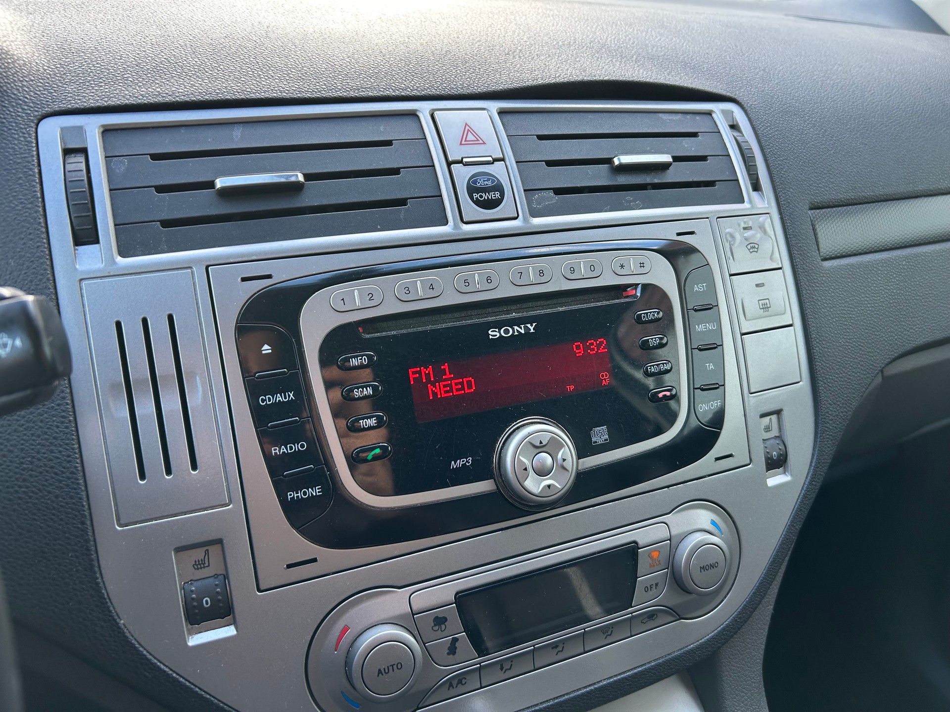 FORD Kuga 2.0 TDCi Titanium Executive 4WD-image-10
