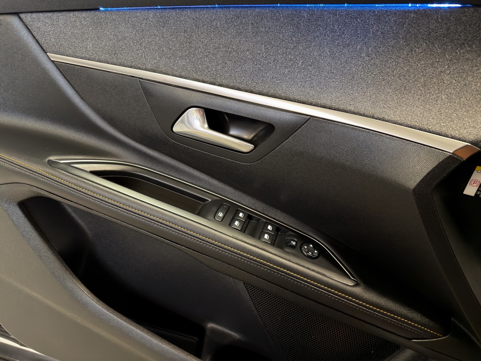 PEUGEOT 5008 1.5 BlueHDi Road Trip EAT8-image-13