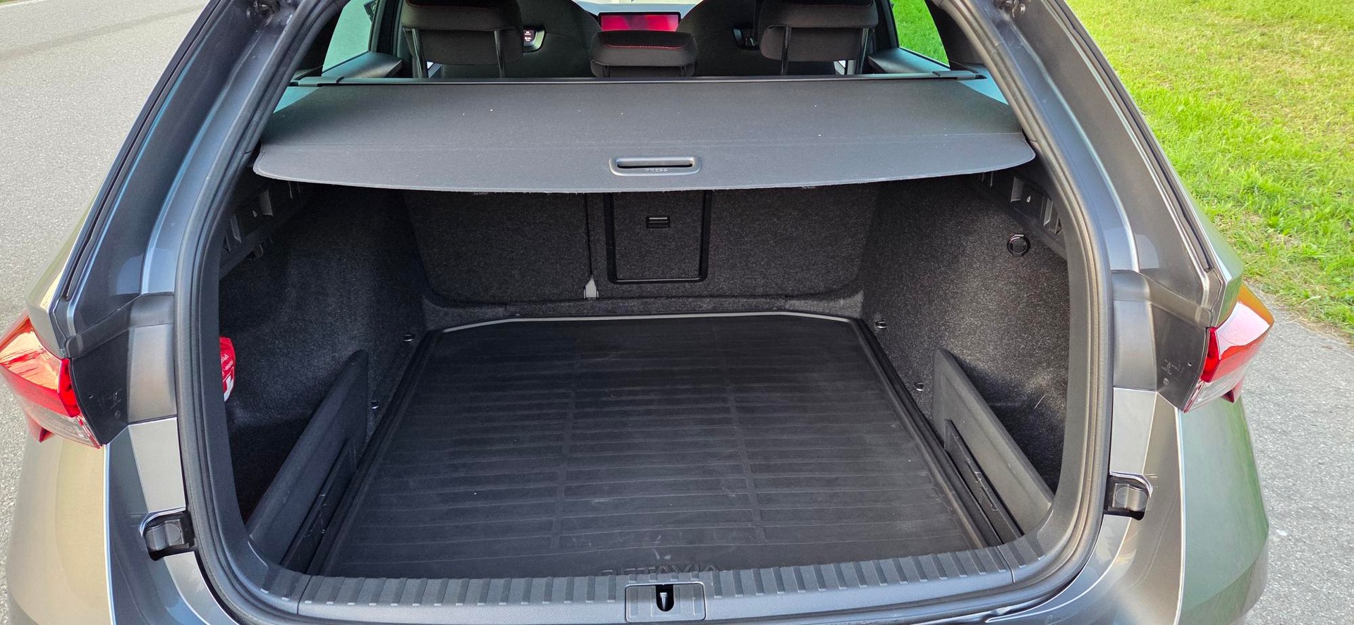 SKODA Octavia Combi 2.0 TSI DSG RS-image-7