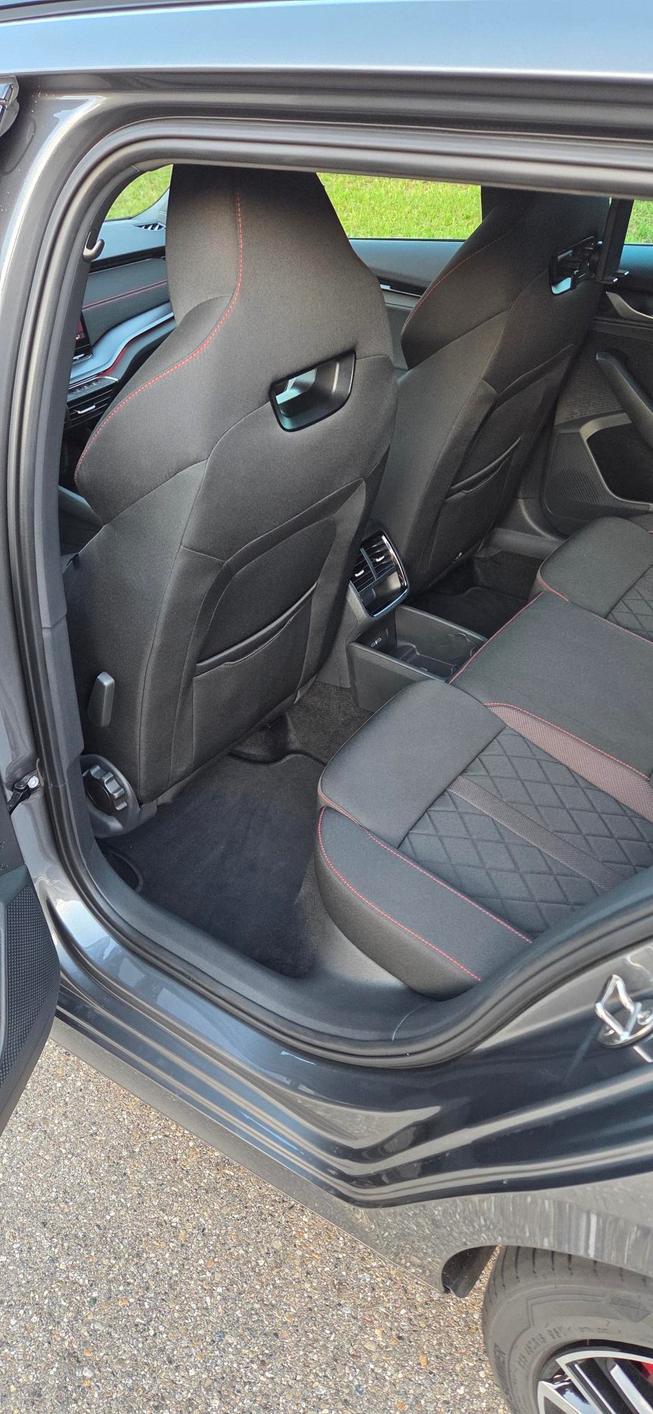 SKODA Octavia Combi 2.0 TSI DSG RS-image-5