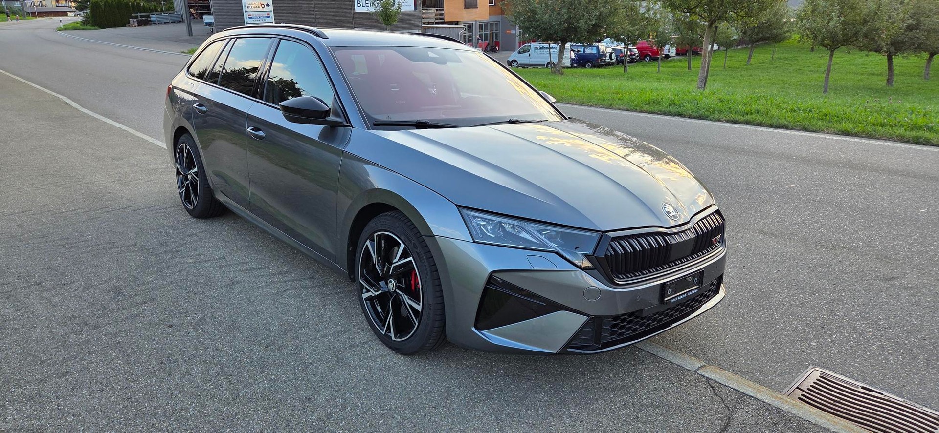 SKODA Octavia Combi 2.0 TSI DSG RS-image-3