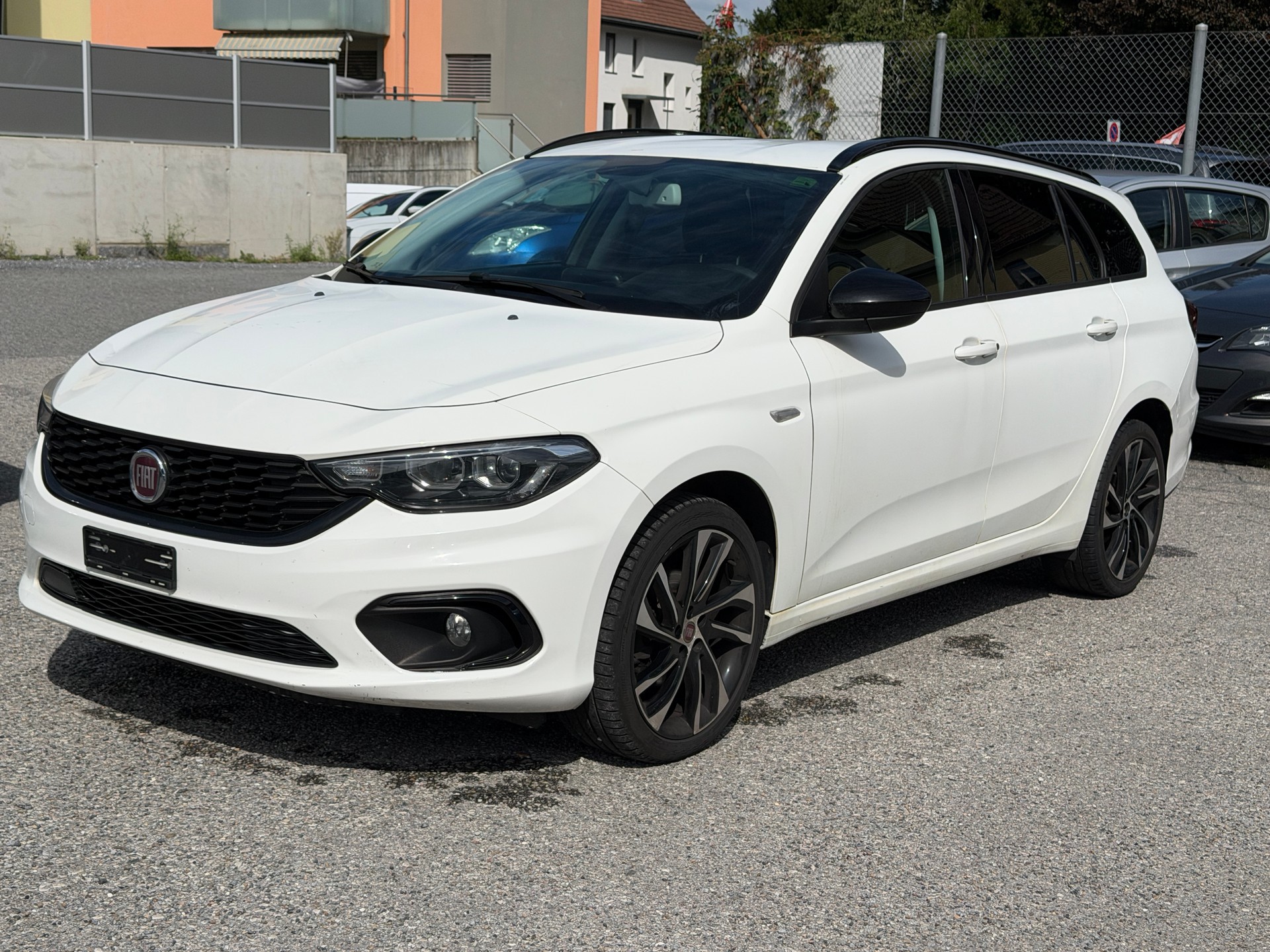 FIAT Tipo 1.6MJ Station Wagon Lounge DCT-image-2