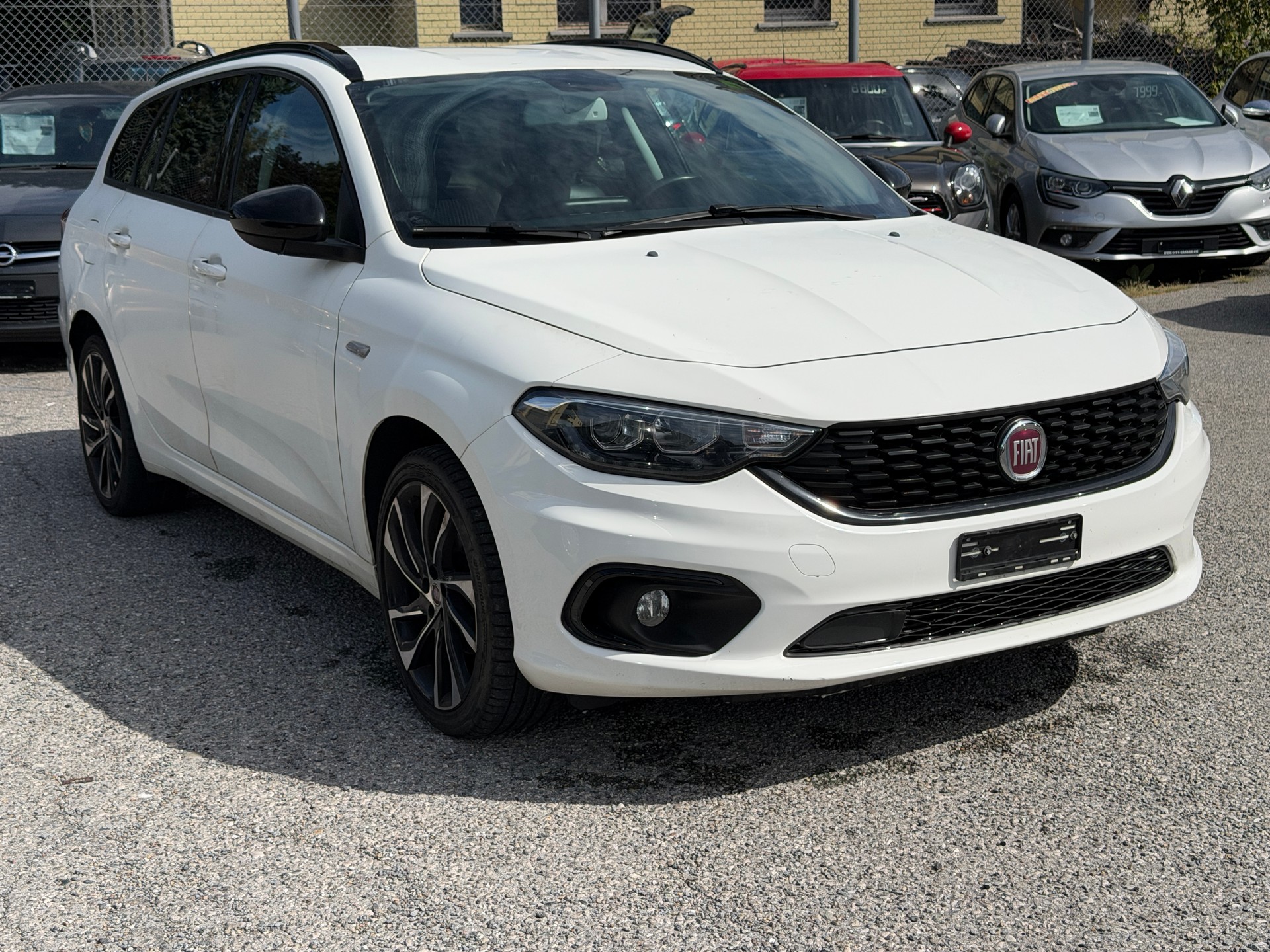 FIAT Tipo 1.6MJ Station Wagon Lounge DCT-image-1