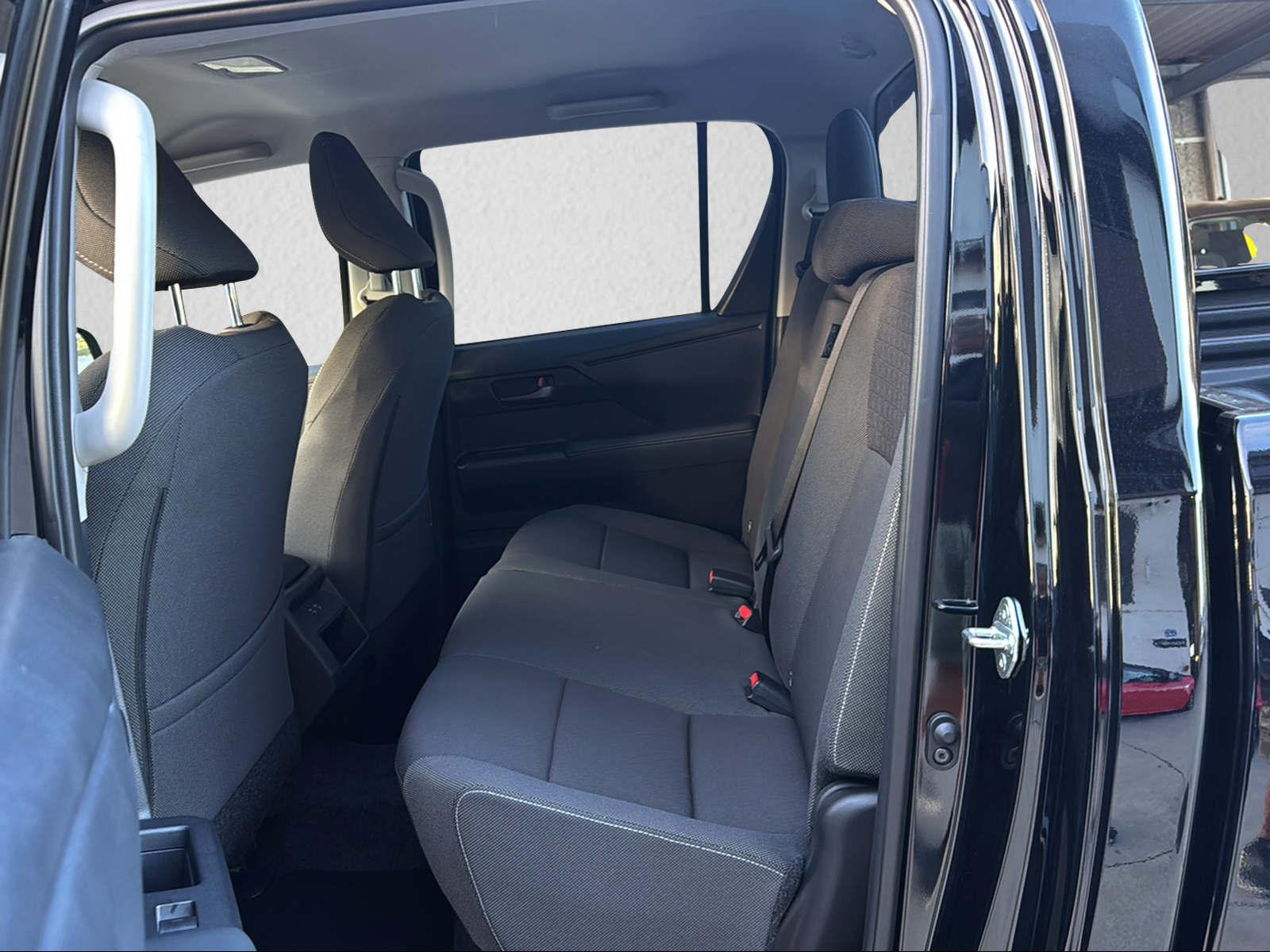 TOYOTA Hilux Double Cab.-Pick-up 2.8 D-4D MHEV 204 Advanced-image-6
