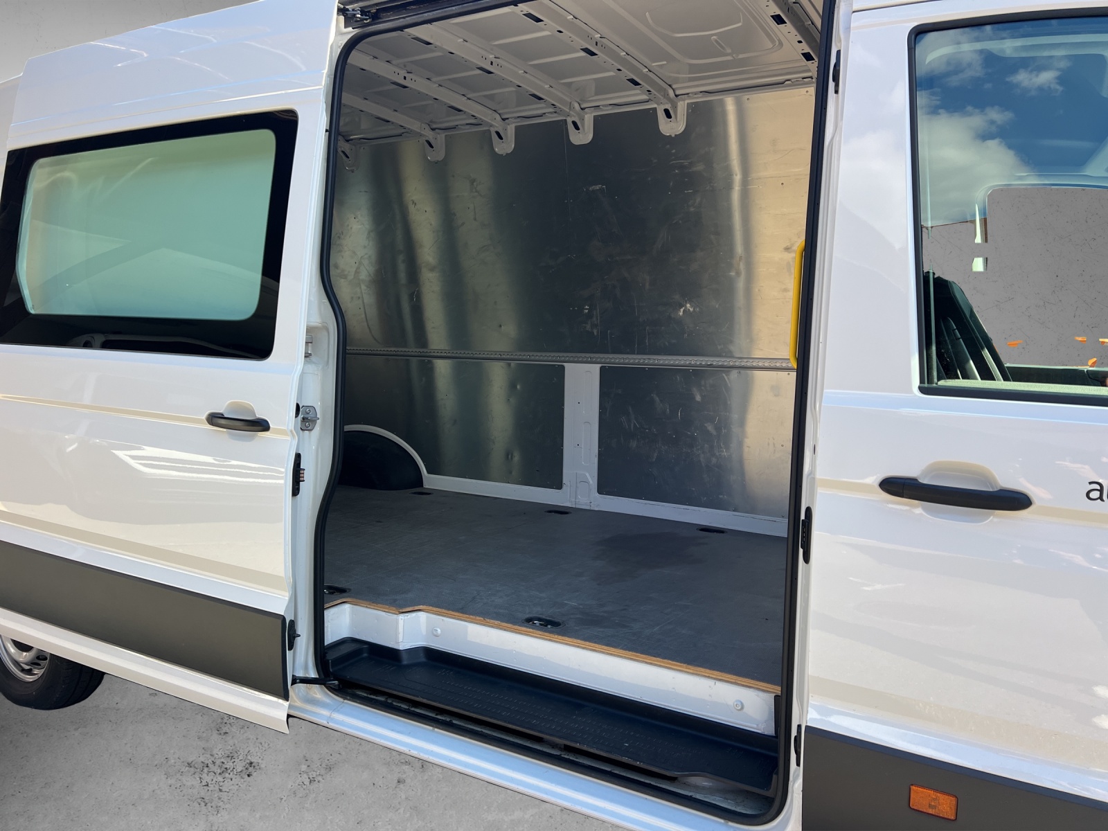 VW Crafter 35 2.0 TDI L4-image-8
