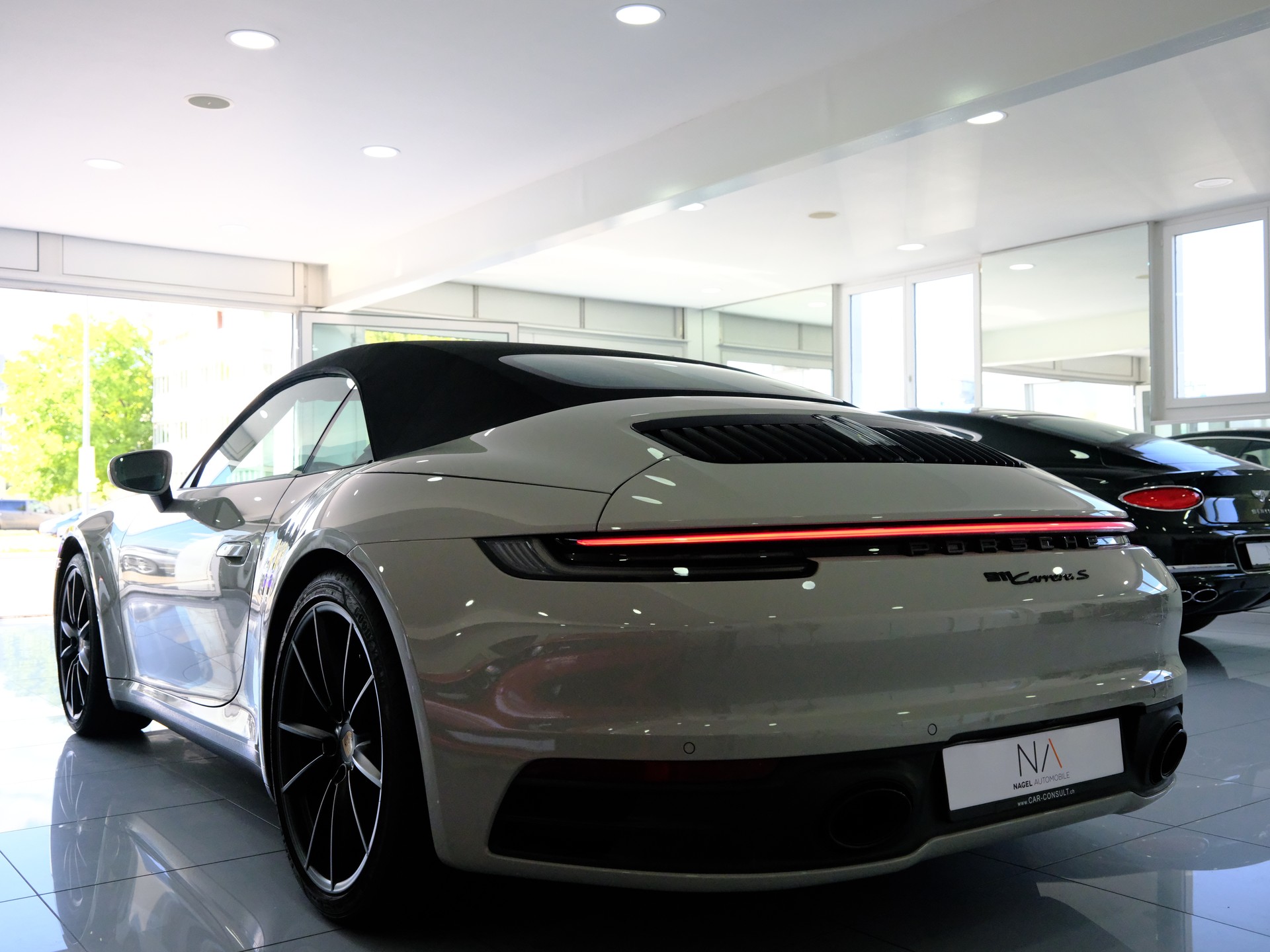 PORSCHE 911 Carrera S Cabriolet PDK *Porsche approved bis 2027* *Bose* *360 Kamera*-image-4