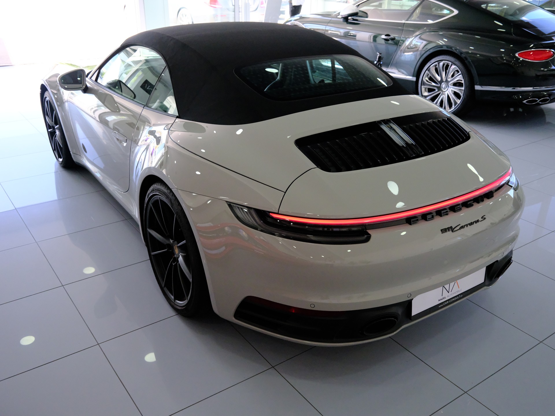 PORSCHE 911 Carrera S Cabriolet PDK *Porsche approved bis 2027* *Bose* *360 Kamera*-image-8