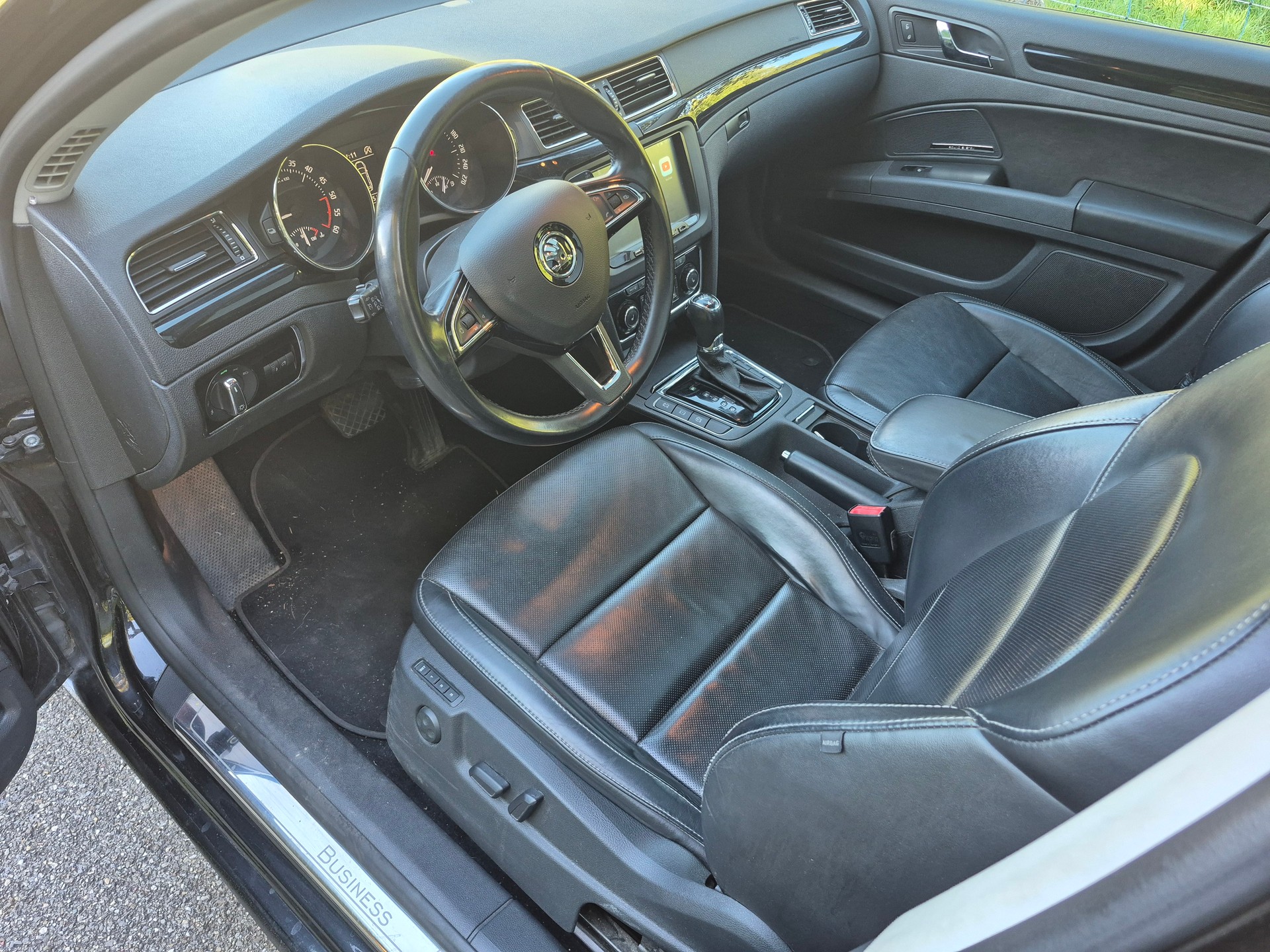SKODA Superb Combi 2.0 TDi Business DSG 4x4-image-6