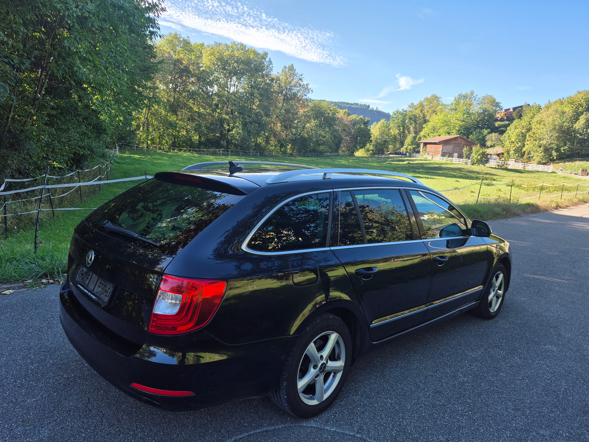 SKODA Superb Combi 2.0 TDi Business DSG 4x4-image-3
