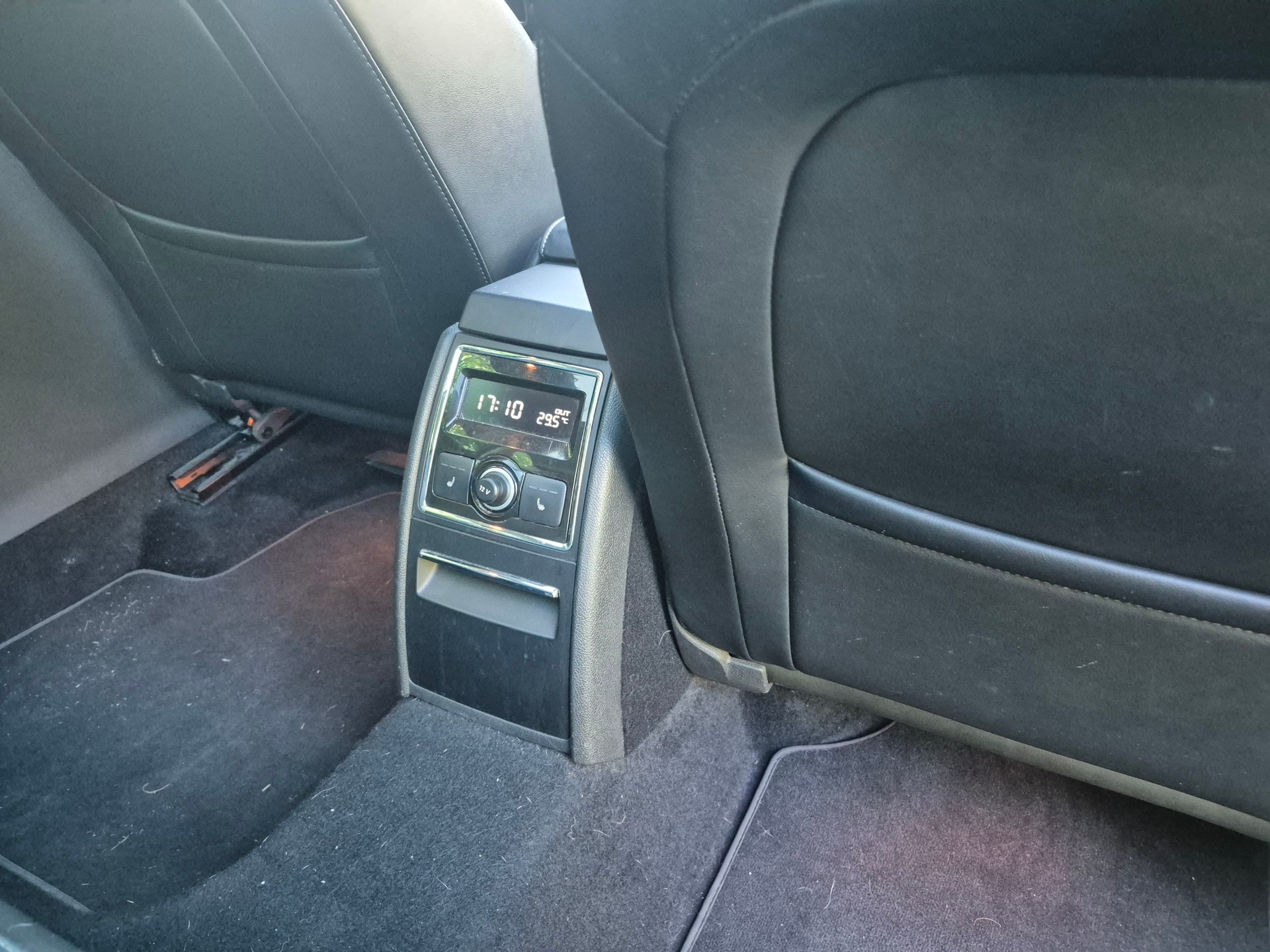 SKODA Superb Combi 2.0 TDi Business DSG 4x4-image-10