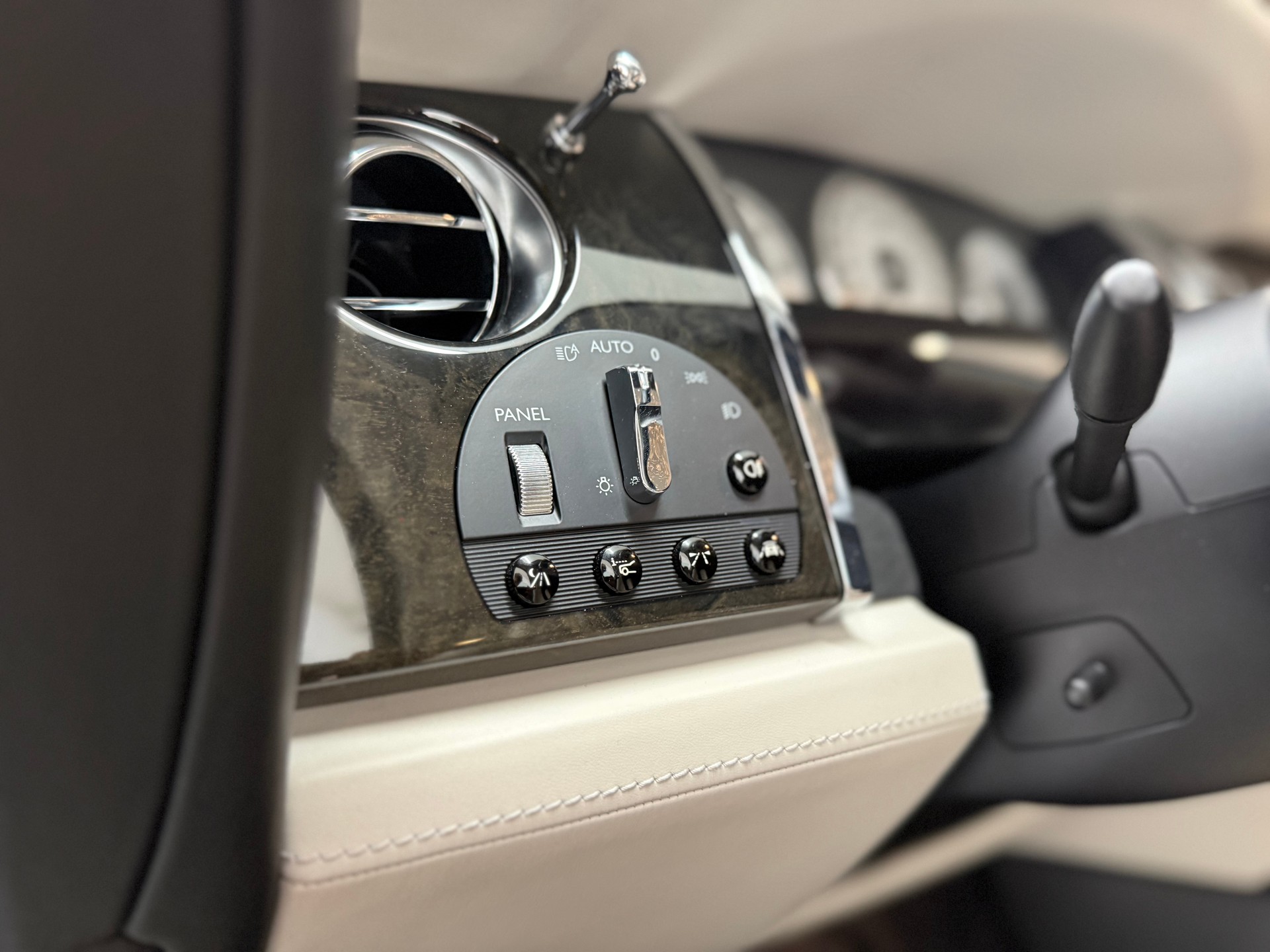 ROLLS-ROYCE Wraith 6.6 V12-image-9