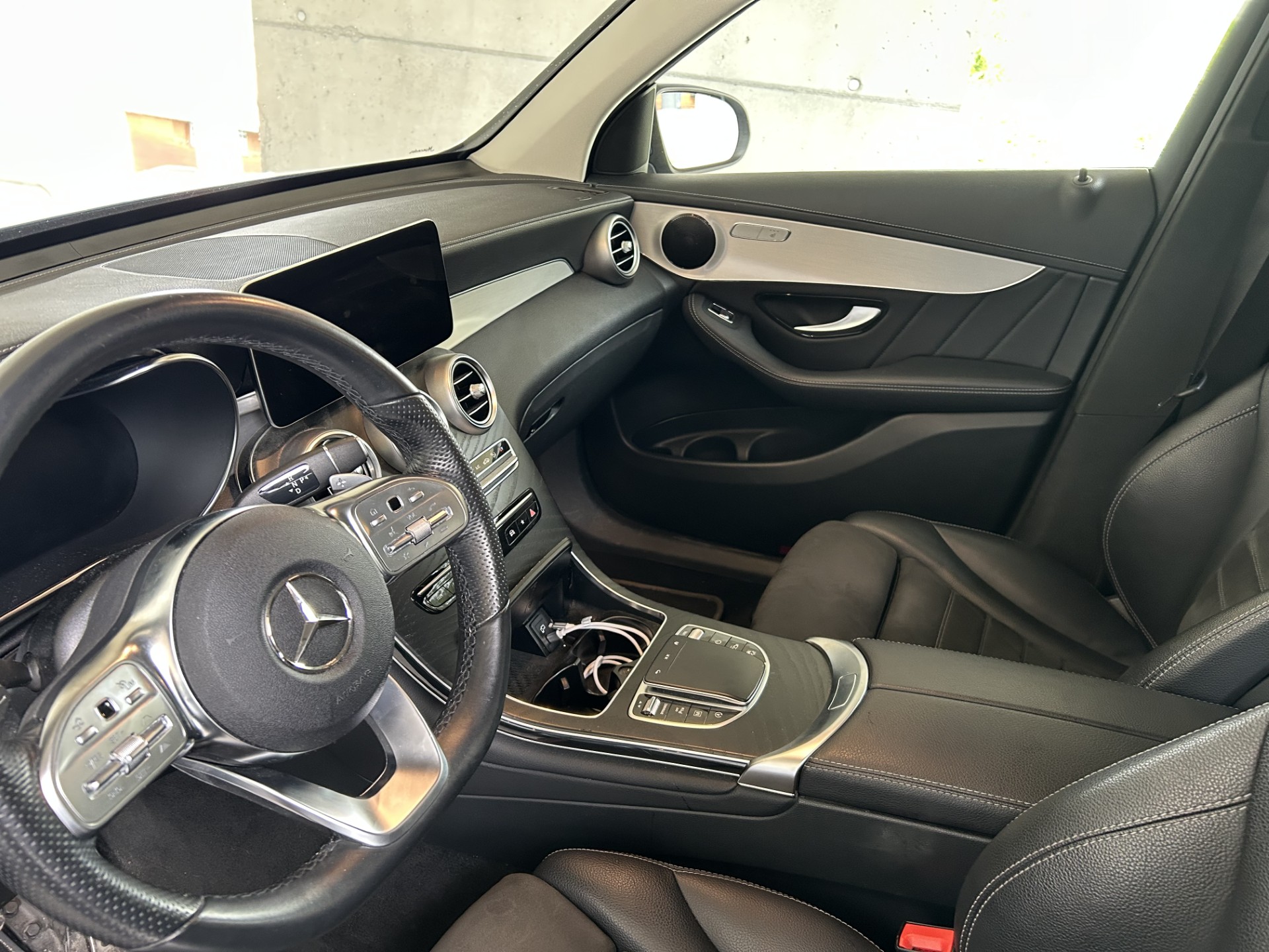 MERCEDES-BENZ GLC 200 AMG Line 4m-image-4