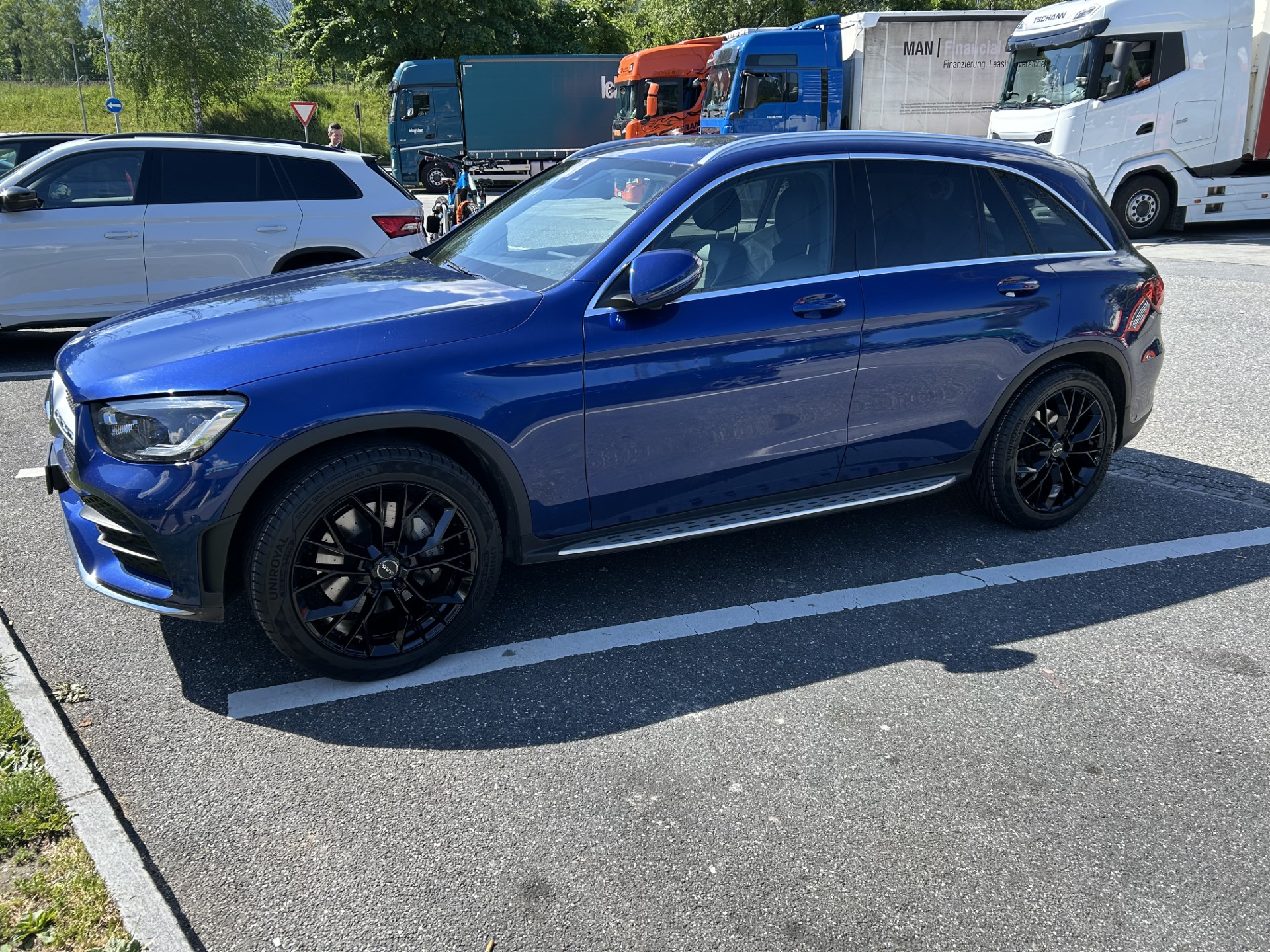 MERCEDES-BENZ GLC 200 AMG Line 4m-image-1