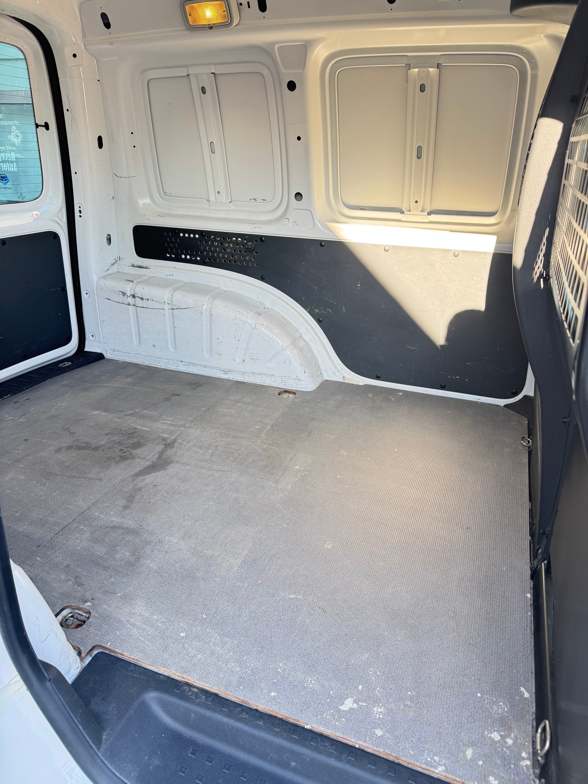 VW CADDY-image-7