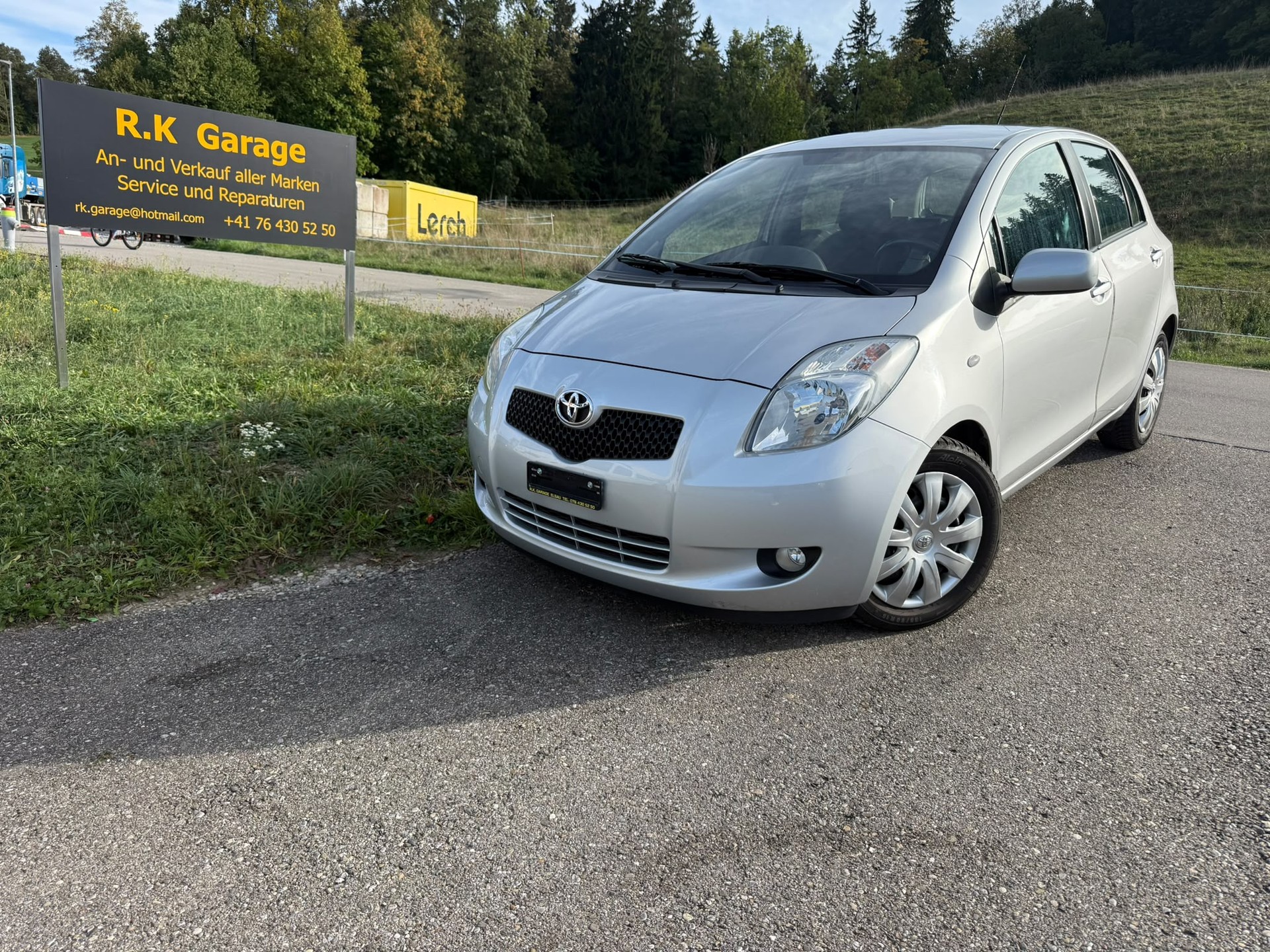 TOYOTA Yaris 1.3 Linea Sol-image-0