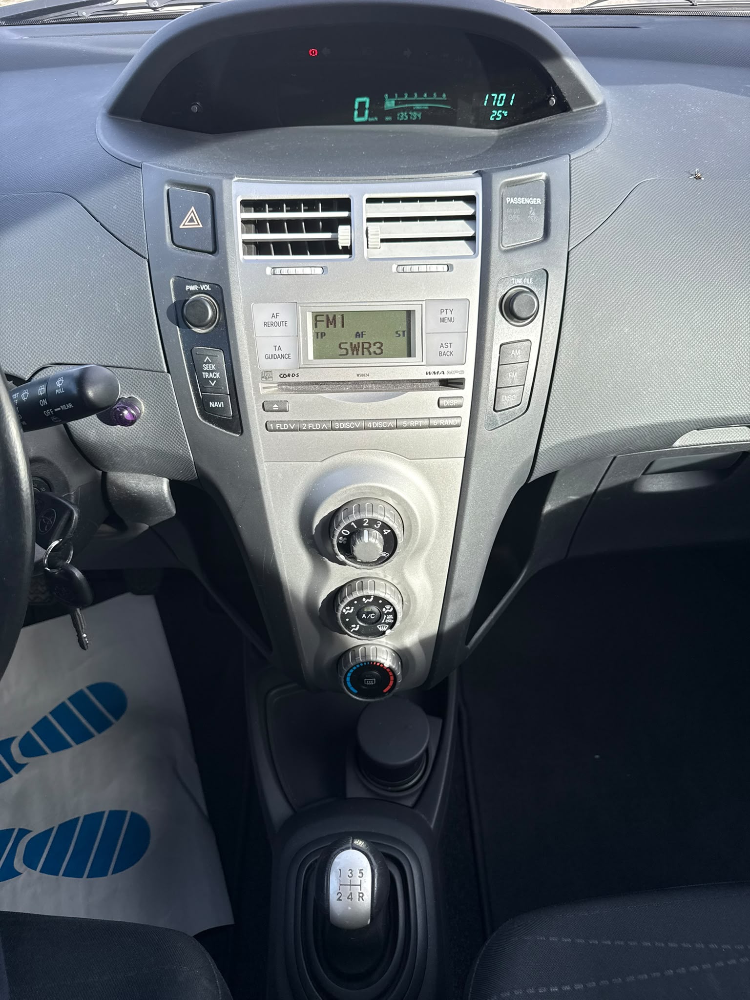 TOYOTA Yaris 1.3 Linea Sol-image-13