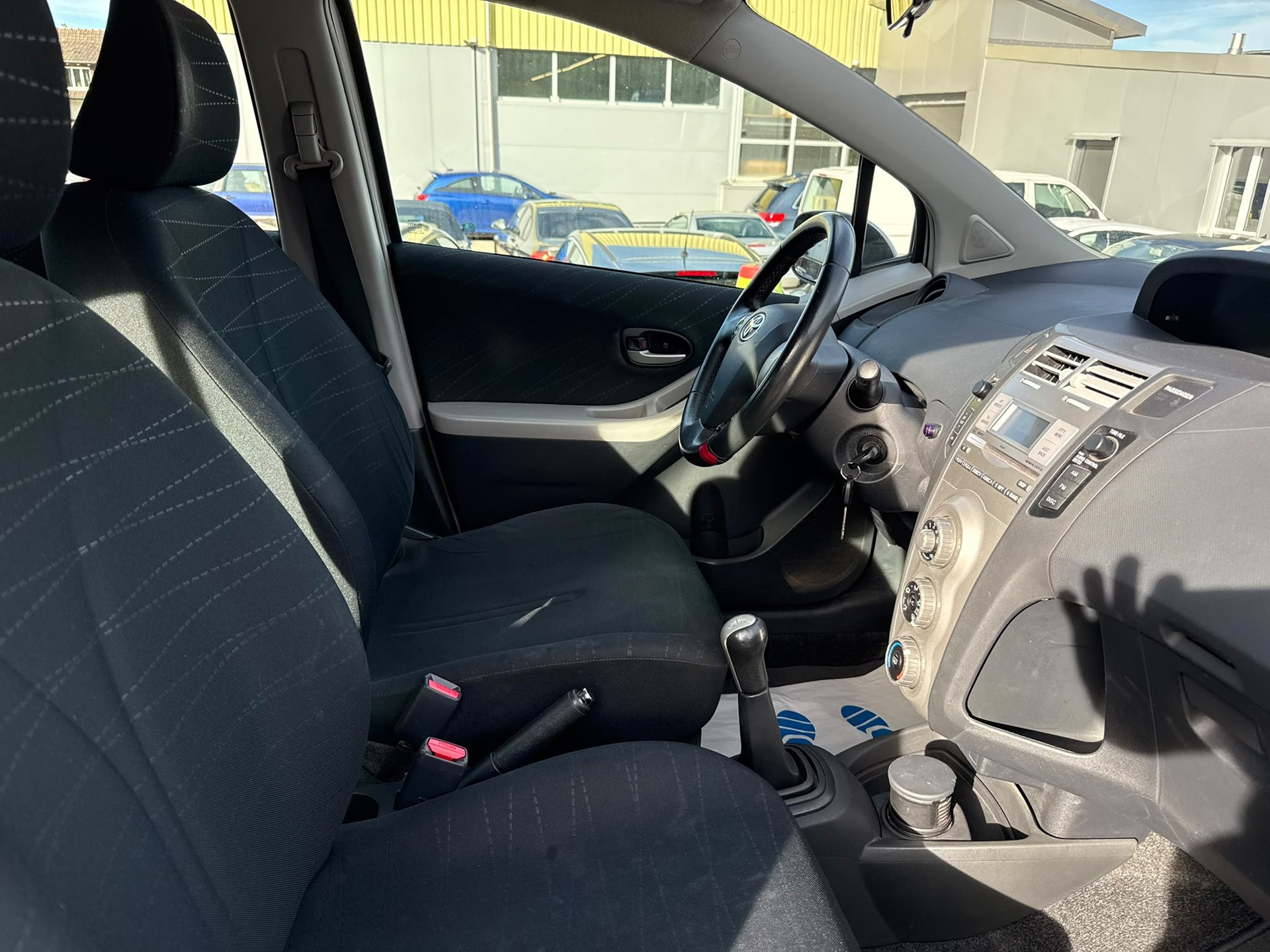 TOYOTA Yaris 1.3 Linea Sol-image-12