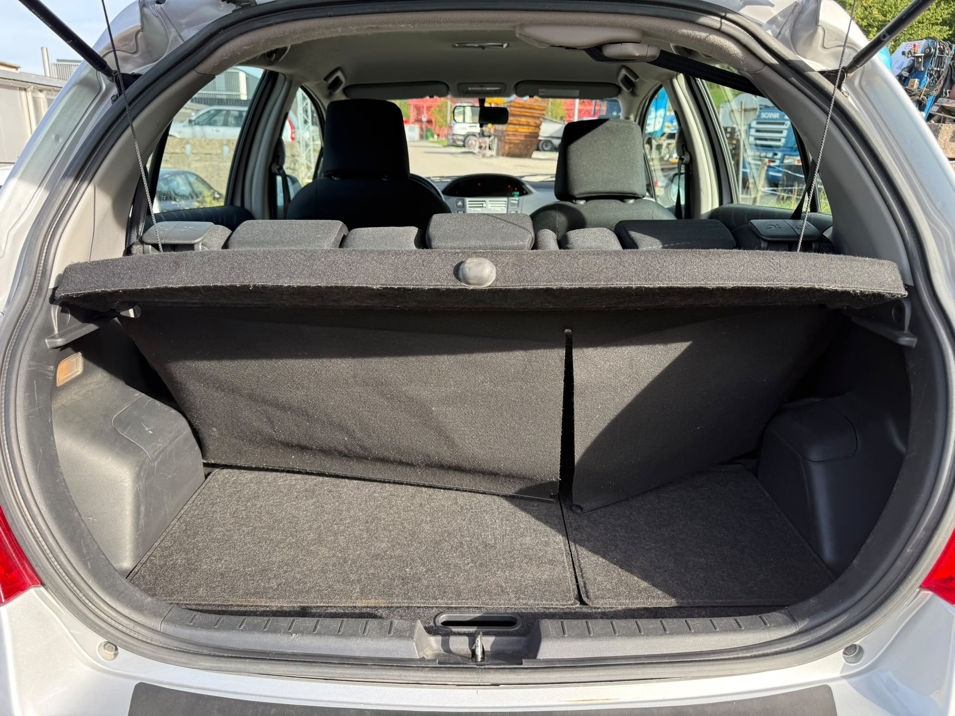 TOYOTA Yaris 1.3 Linea Sol-image-10