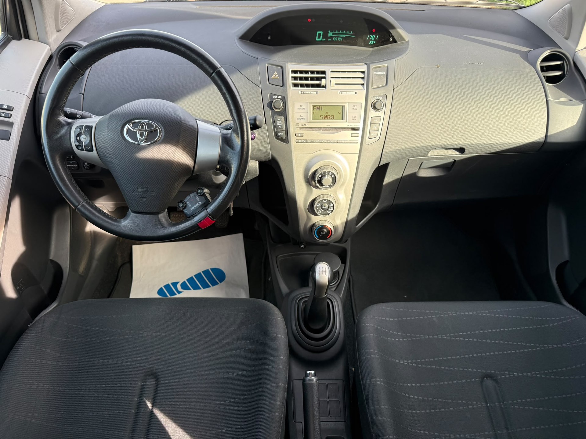 TOYOTA Yaris 1.3 Linea Sol-image-14