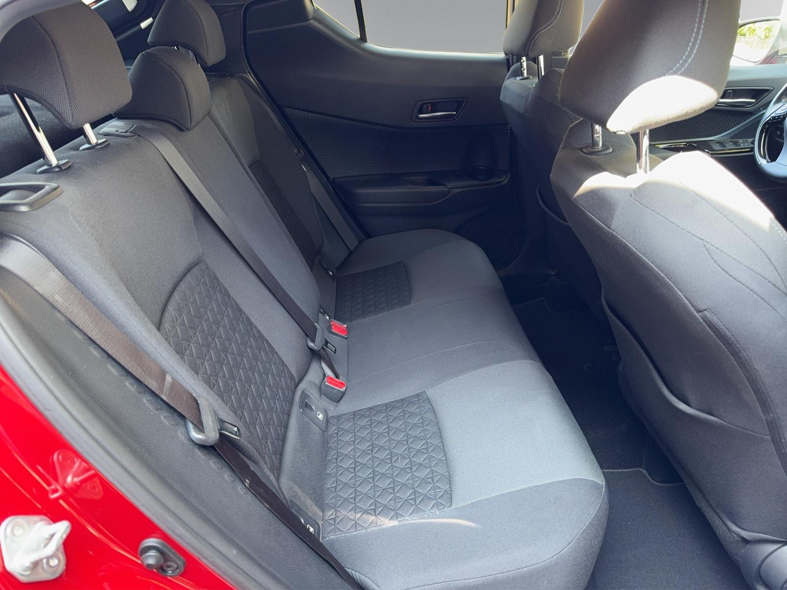 TOYOTA C-HR 2.0 VVTi HSD Trend-image-8