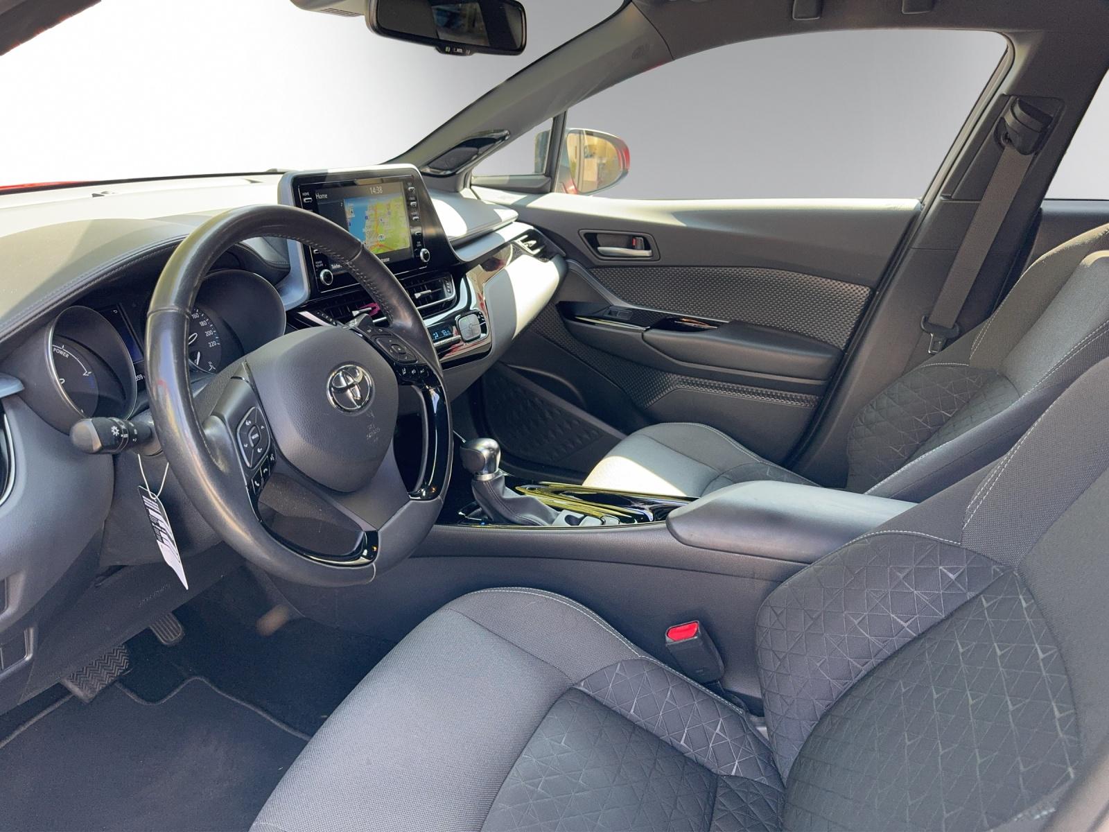 TOYOTA C-HR 2.0 VVTi HSD Trend-image-6