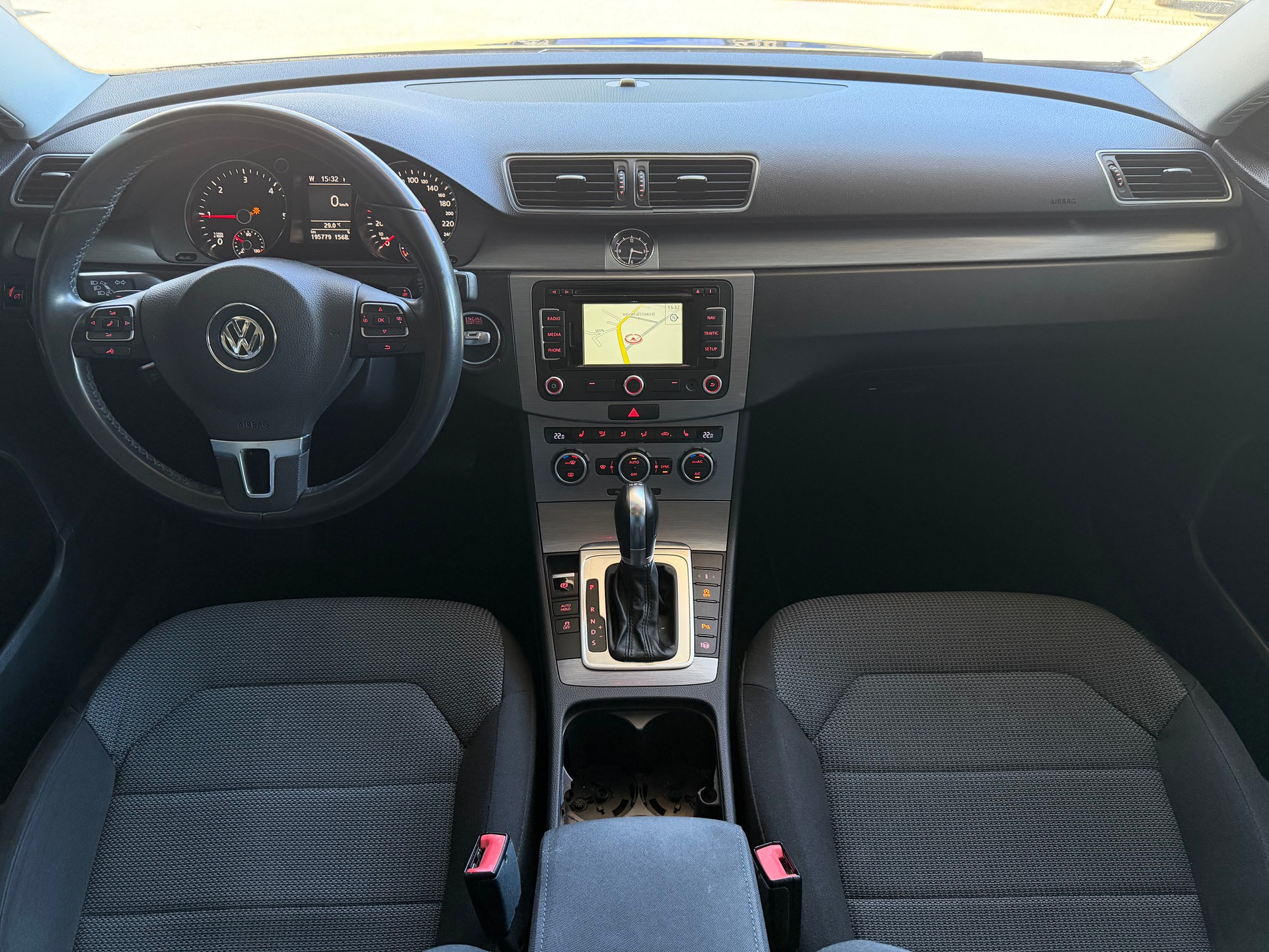 VW Passat Variant 2.0 TDI BMT Comfortline DSG-image-19