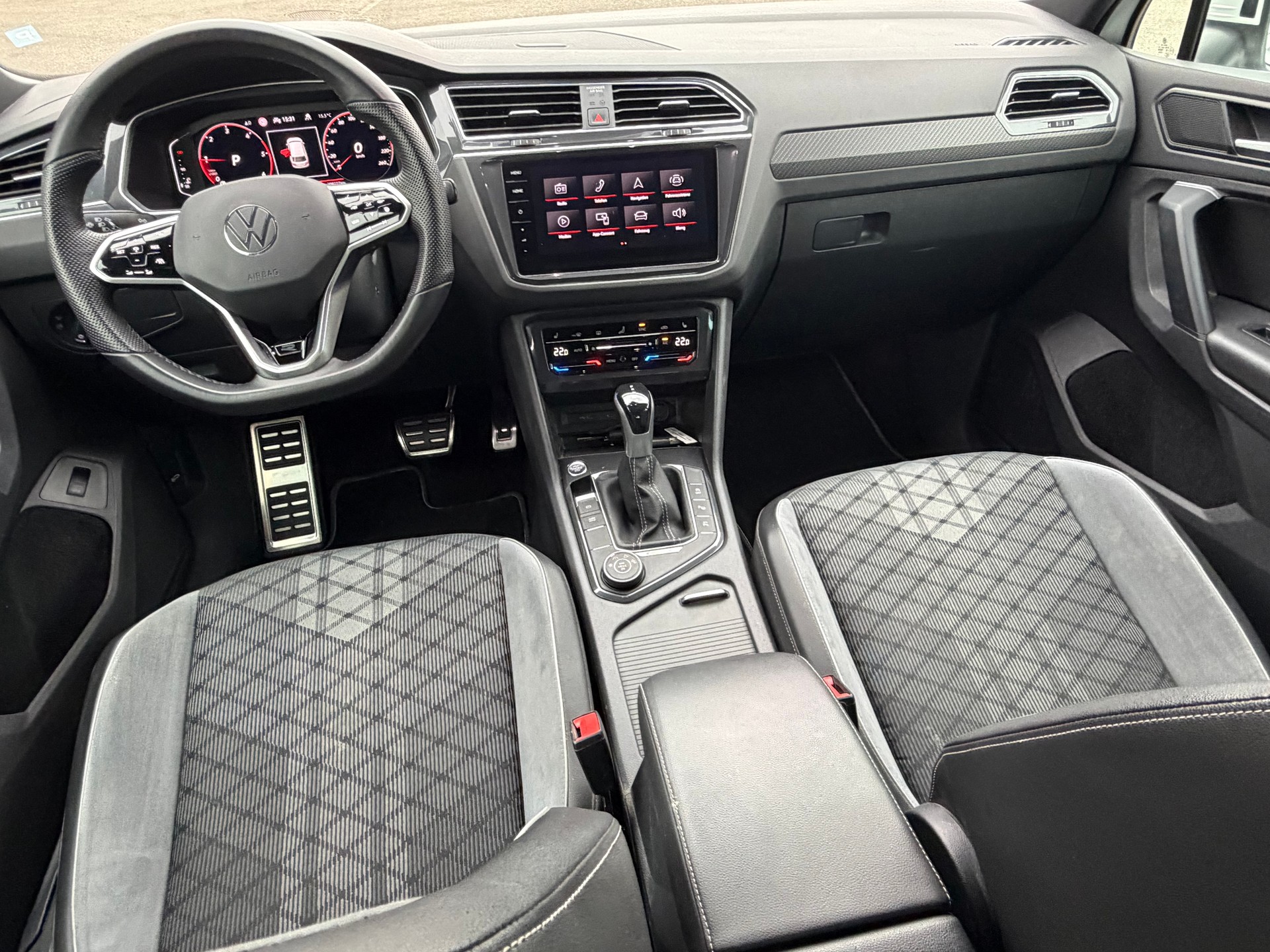 VW Tiguan 2.0 TDI SCR R-Line 4Motion DSG-image-4