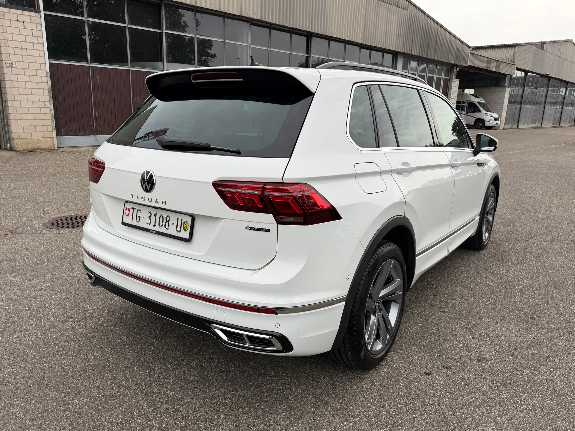 VW Tiguan 2.0 TDI SCR R-Line 4Motion DSG-image-2