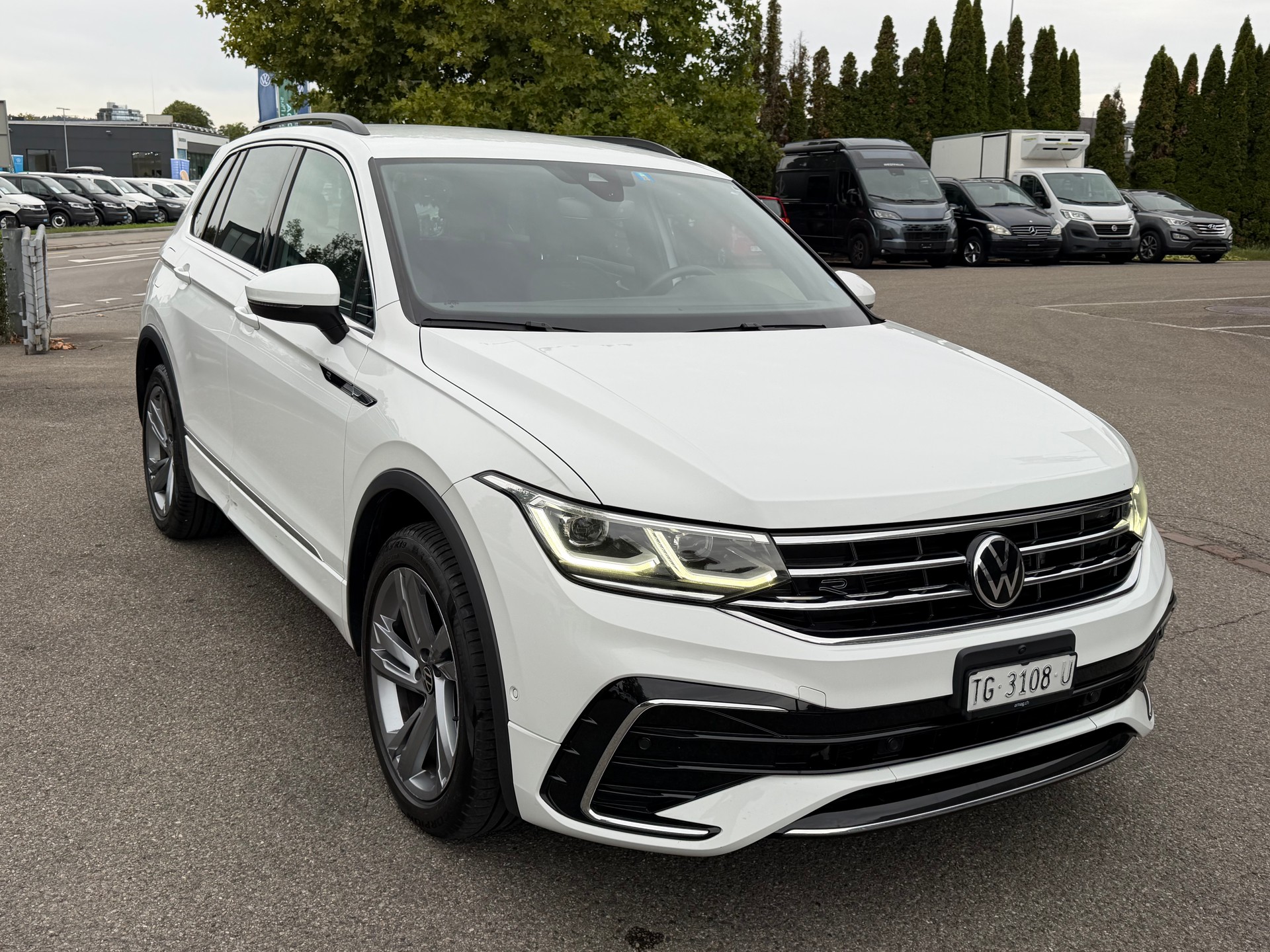 VW Tiguan 2.0 TDI SCR R-Line 4Motion DSG-image-1