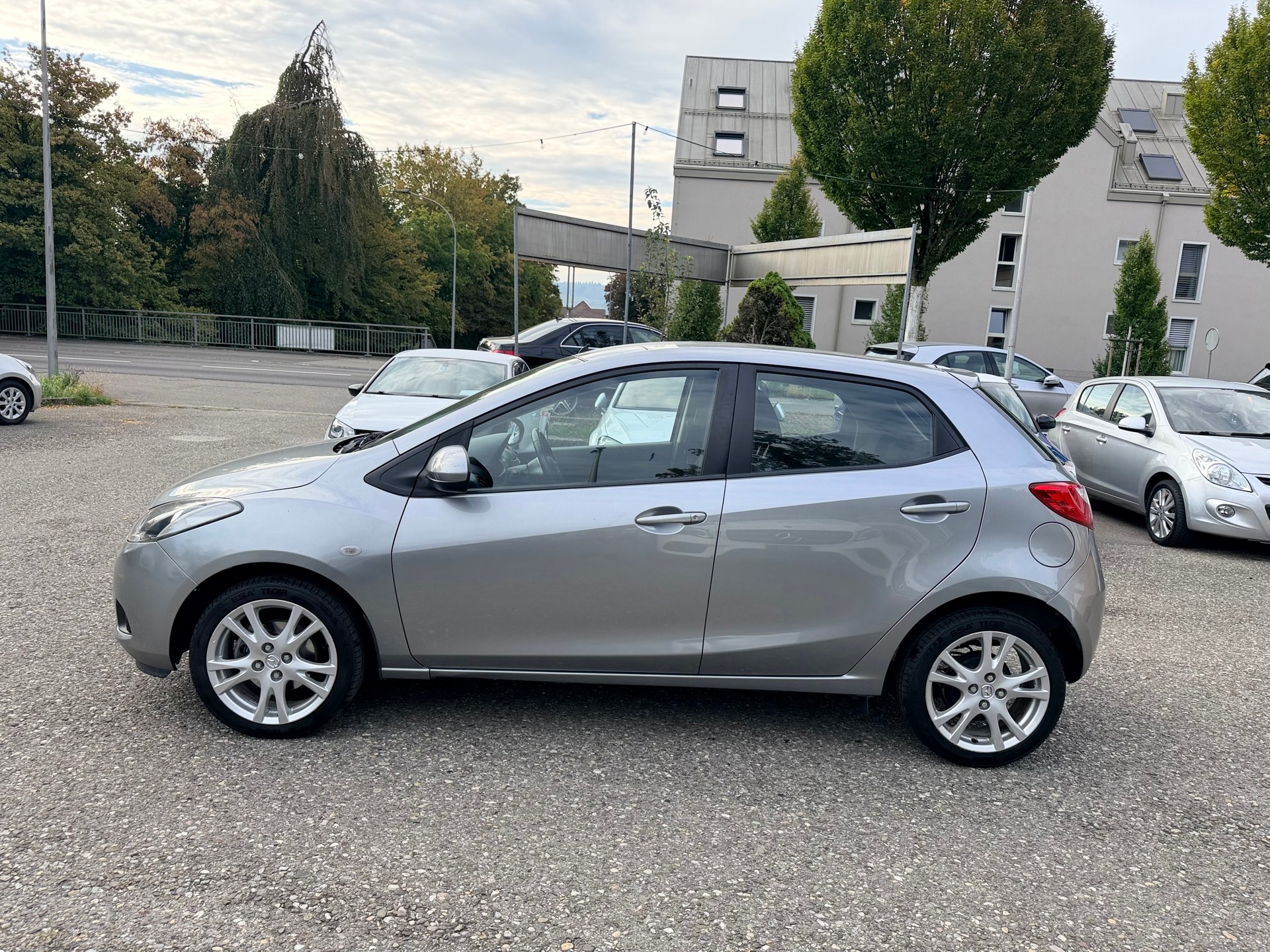 MAZDA 2 1.5i 16V Exclusive Automatic-image-2