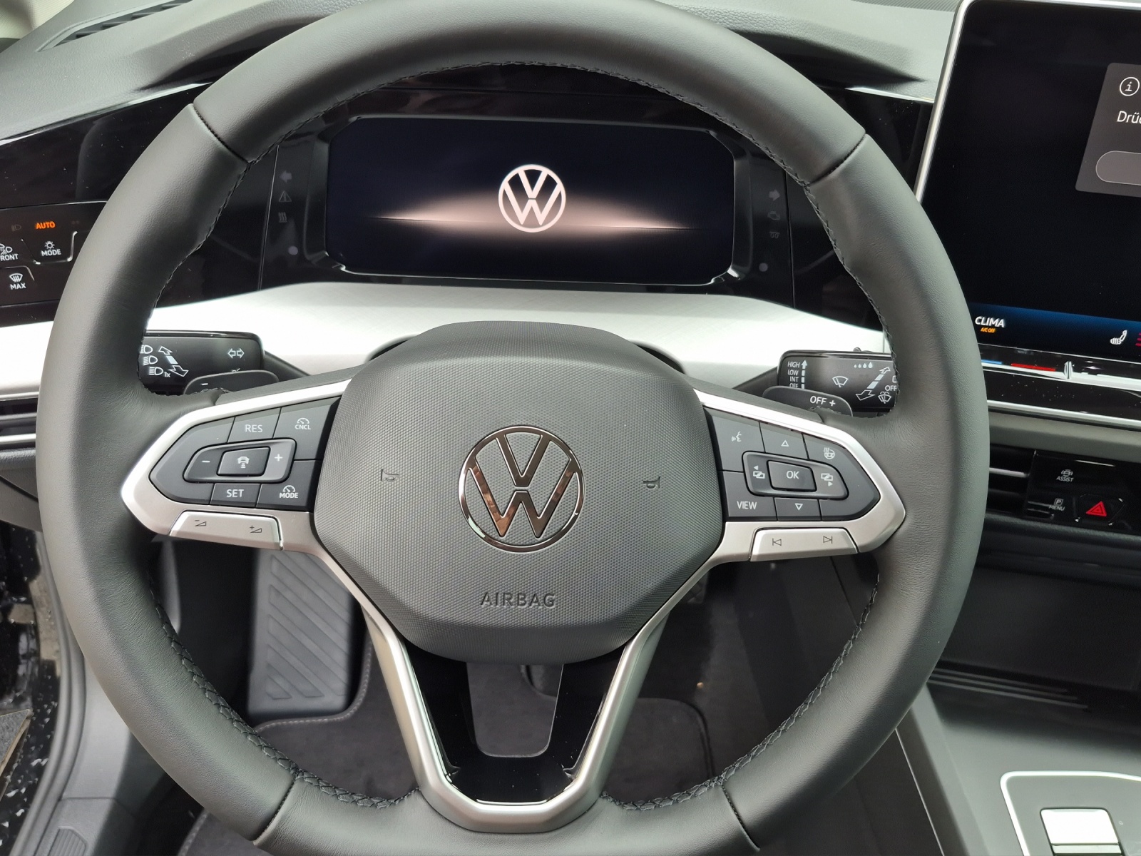 VW Golf 1.5 e TSI mHEV United DSG-image-9