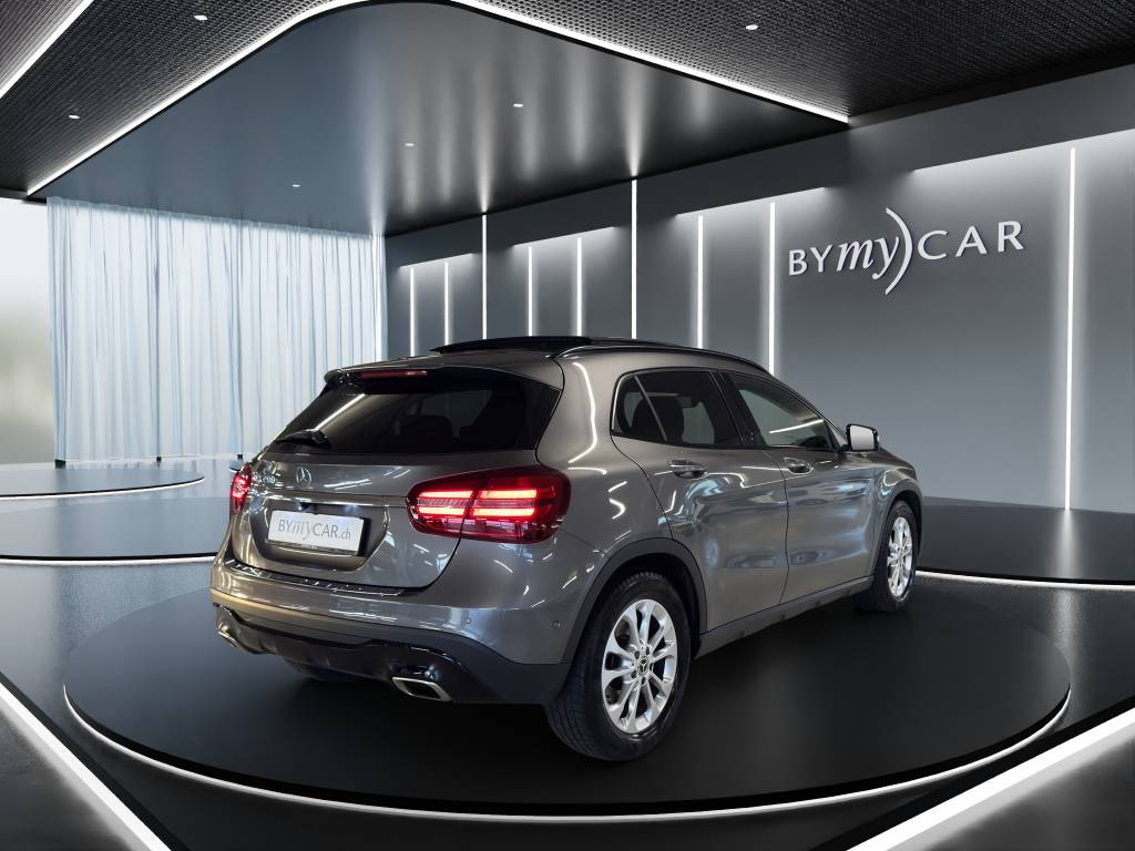 MERCEDES-BENZ GLA 200 Night Star-image-4
