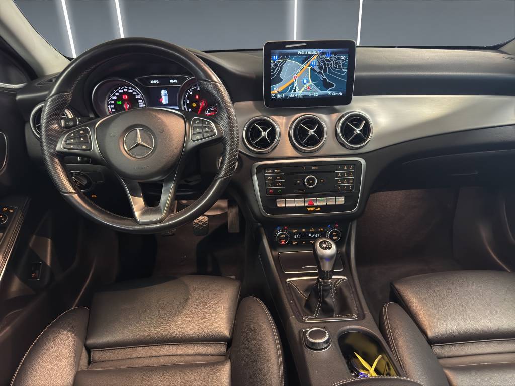 MERCEDES-BENZ GLA 200 Night Star-image-5
