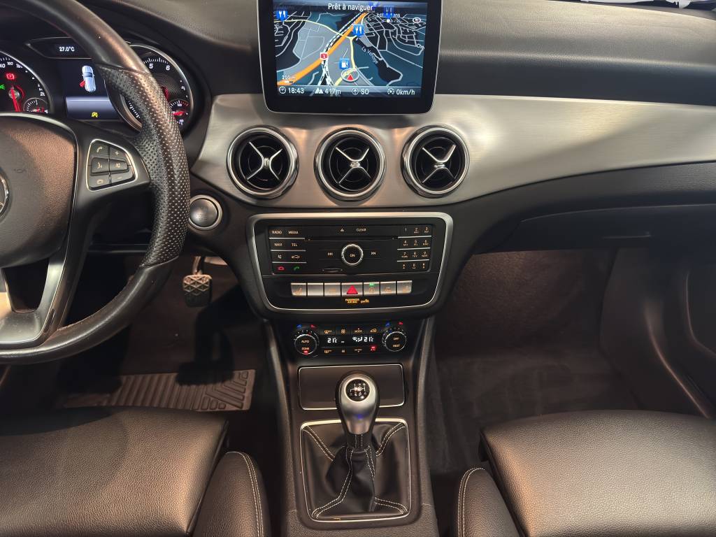 MERCEDES-BENZ GLA 200 Night Star-image-6