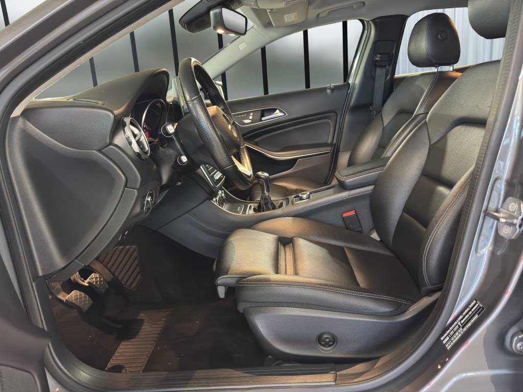 MERCEDES-BENZ GLA 200 Night Star-image-7