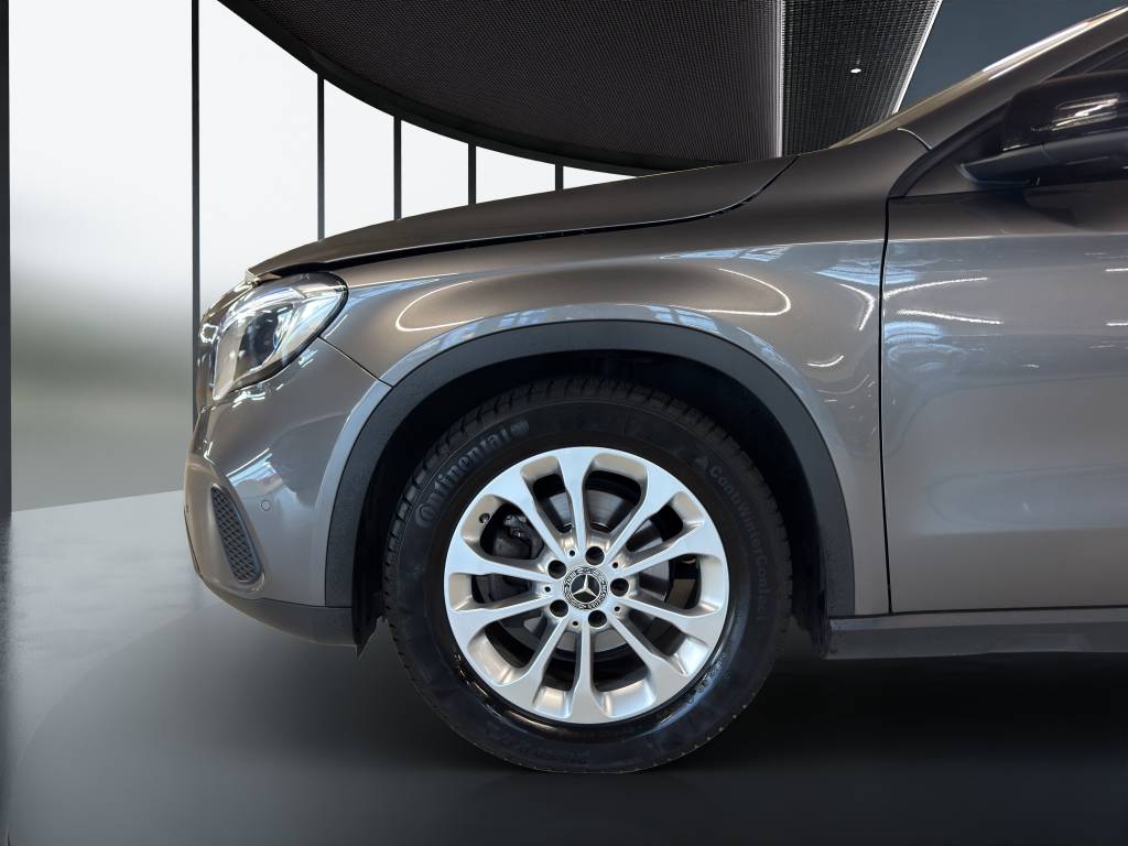 MERCEDES-BENZ GLA 200 Night Star-image-15