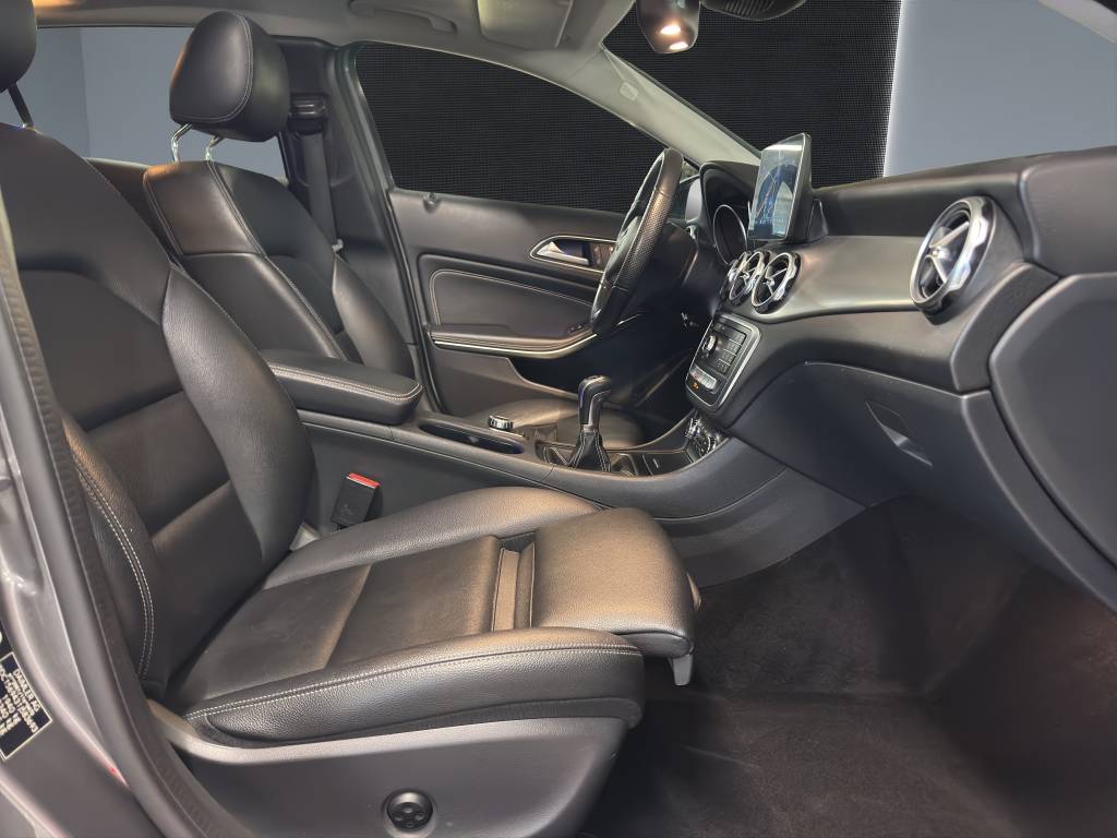MERCEDES-BENZ GLA 200 Night Star-image-10