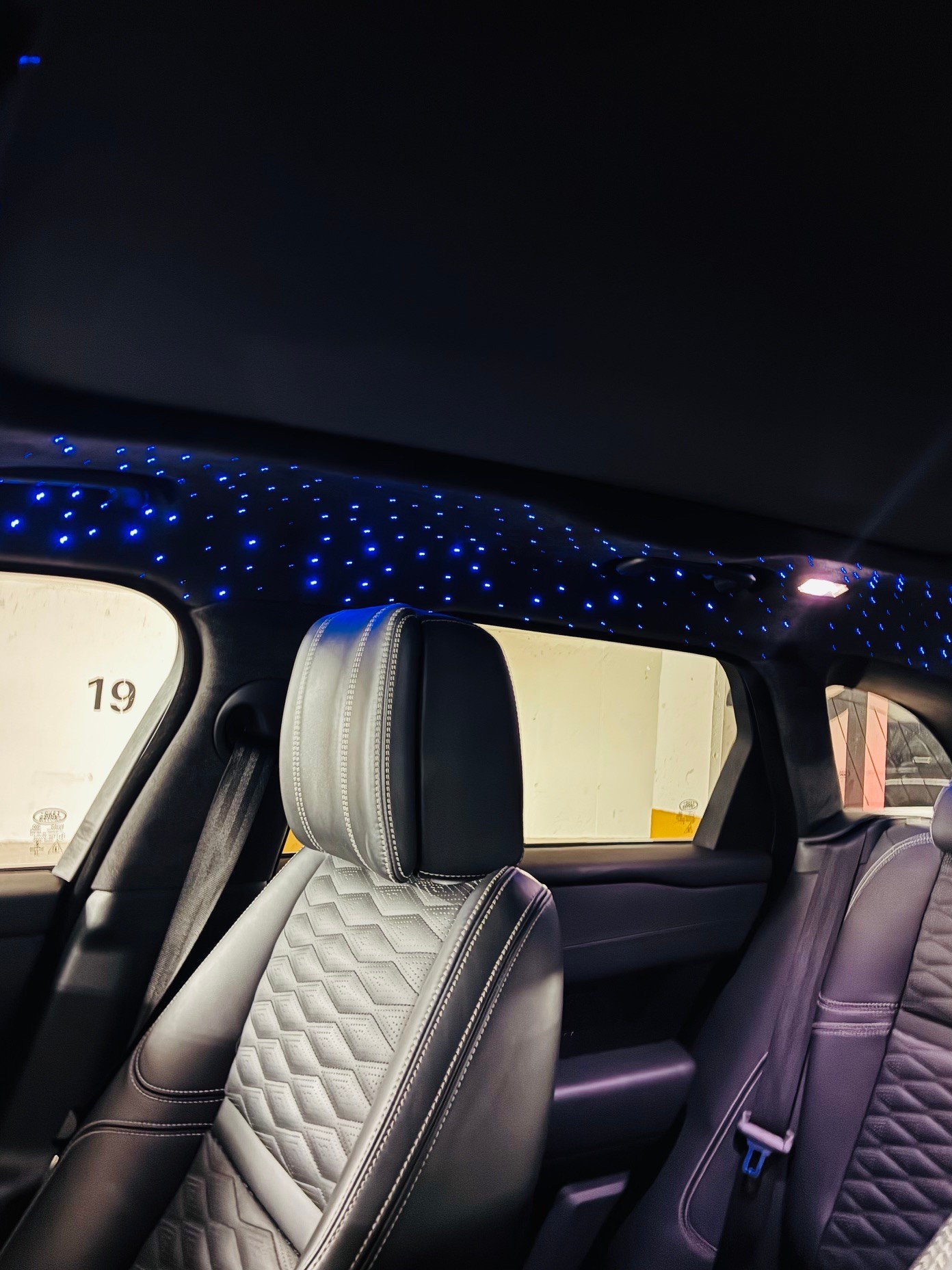LAND ROVER 5.0 V8 SVA-Dynamic Edition-image-4