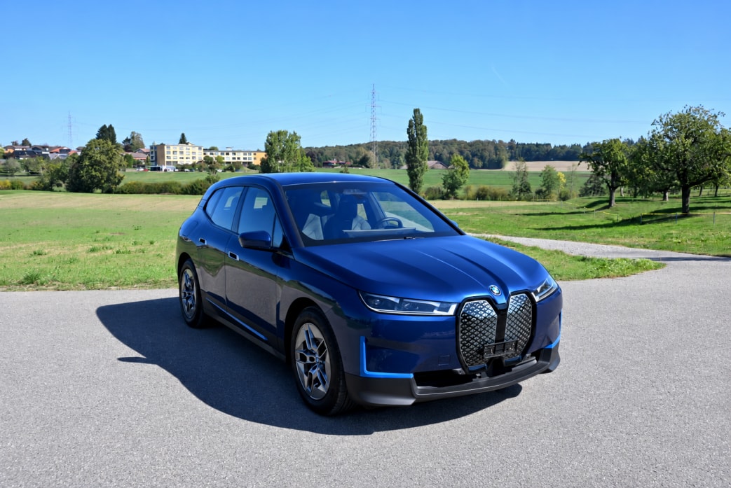 BMW iX xDrive50-image-1