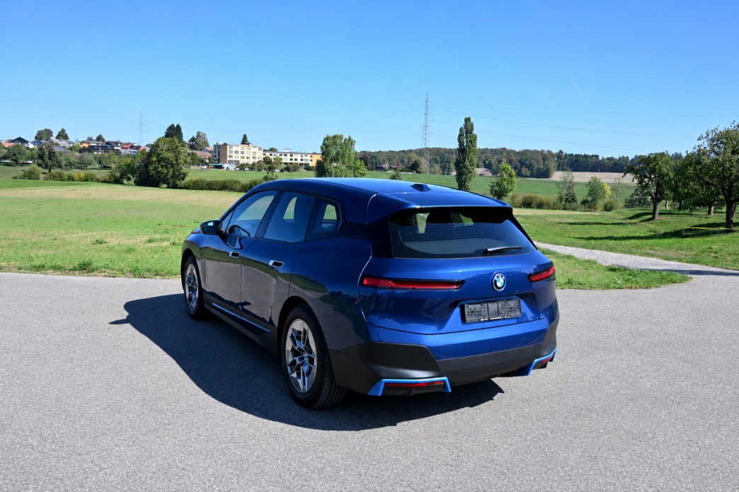 BMW iX xDrive50-image-3