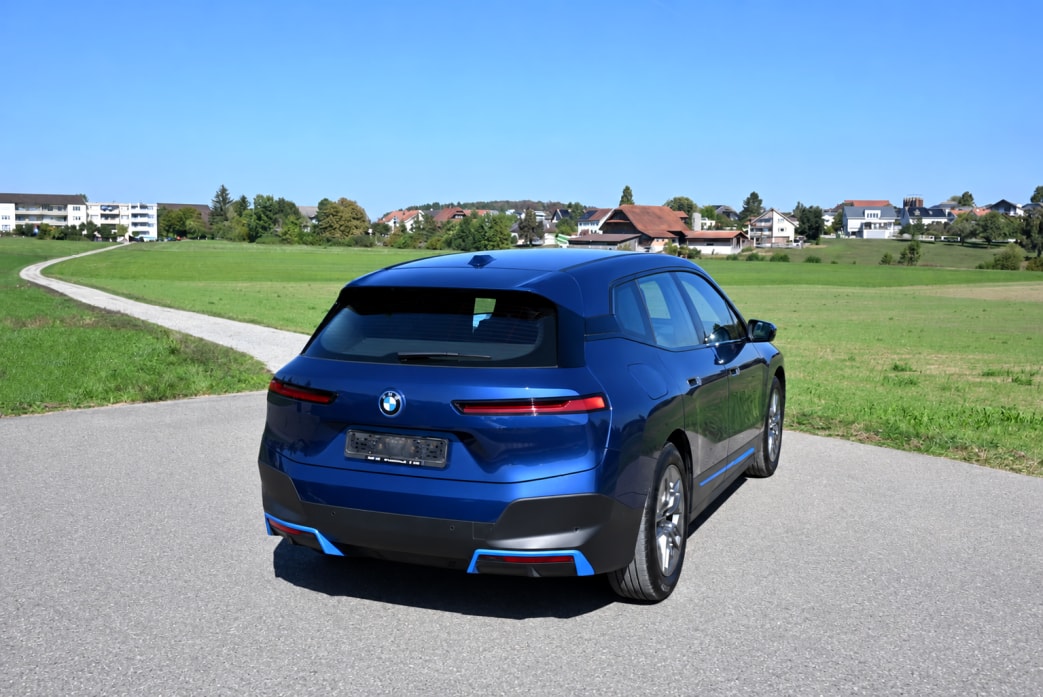 BMW iX xDrive50-image-2