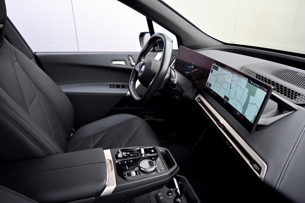BMW iX xDrive50-image-6