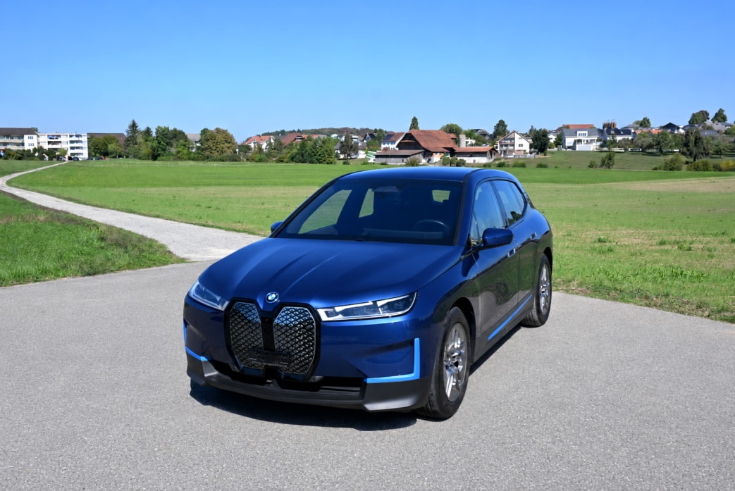 BMW iX xDrive50-image-0