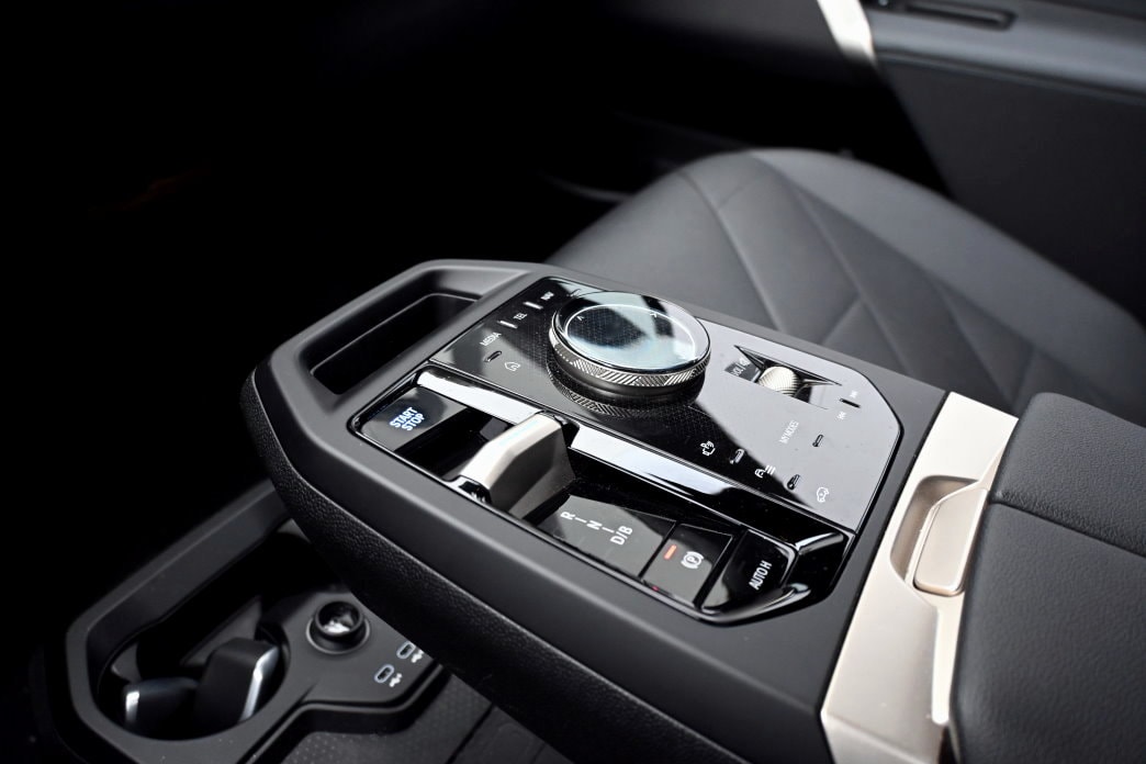 BMW iX xDrive50-image-9
