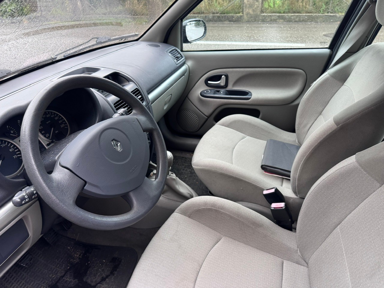 RENAULT Clio 1.4 16V Expression Confort-image-6
